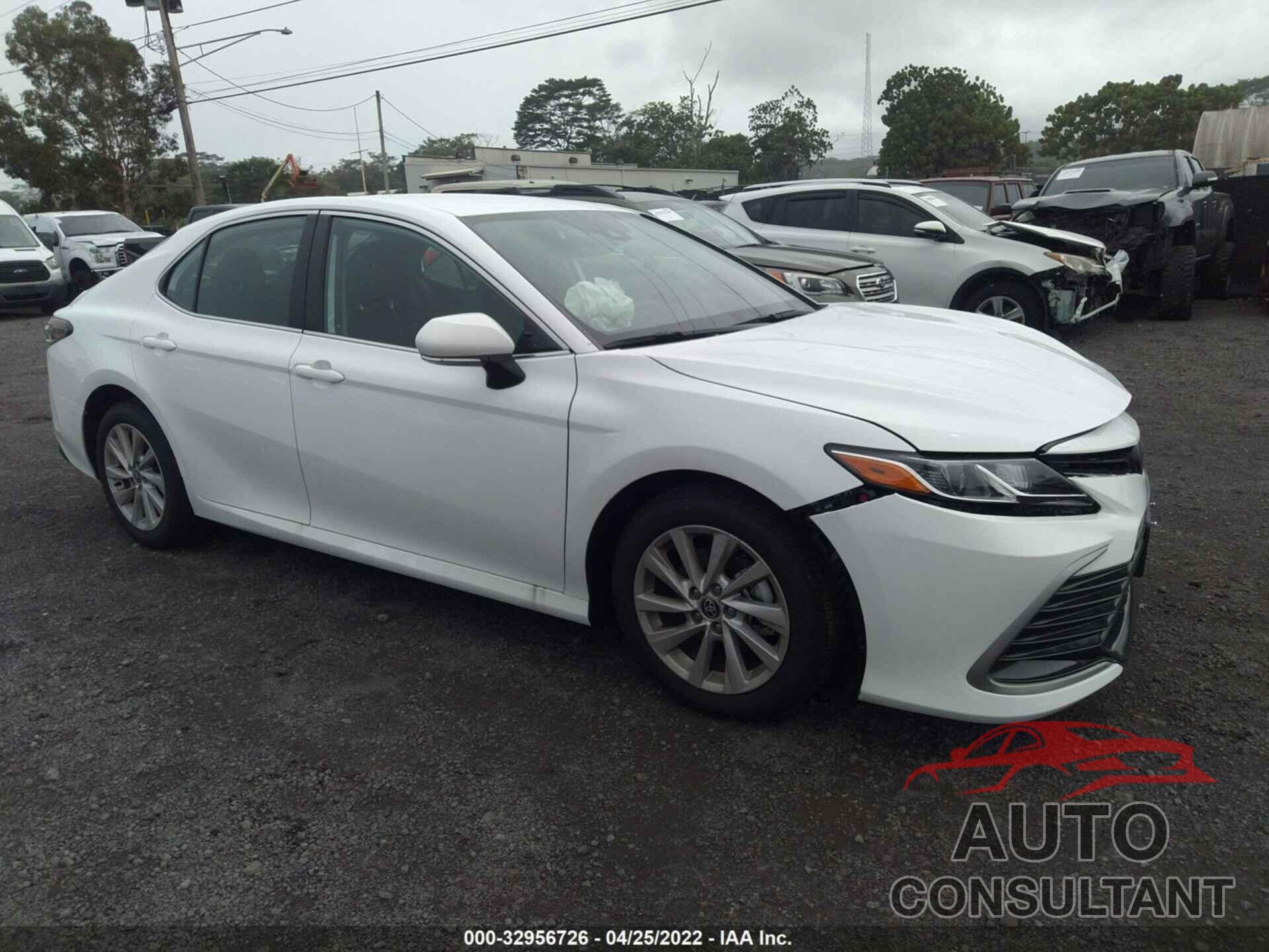 TOYOTA CAMRY 2022 - 4T1R11AK3NU637437