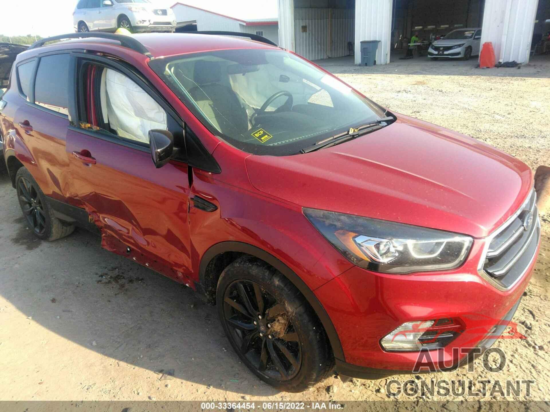 FORD ESCAPE 2017 - 1FMCU0GD4HUC94738