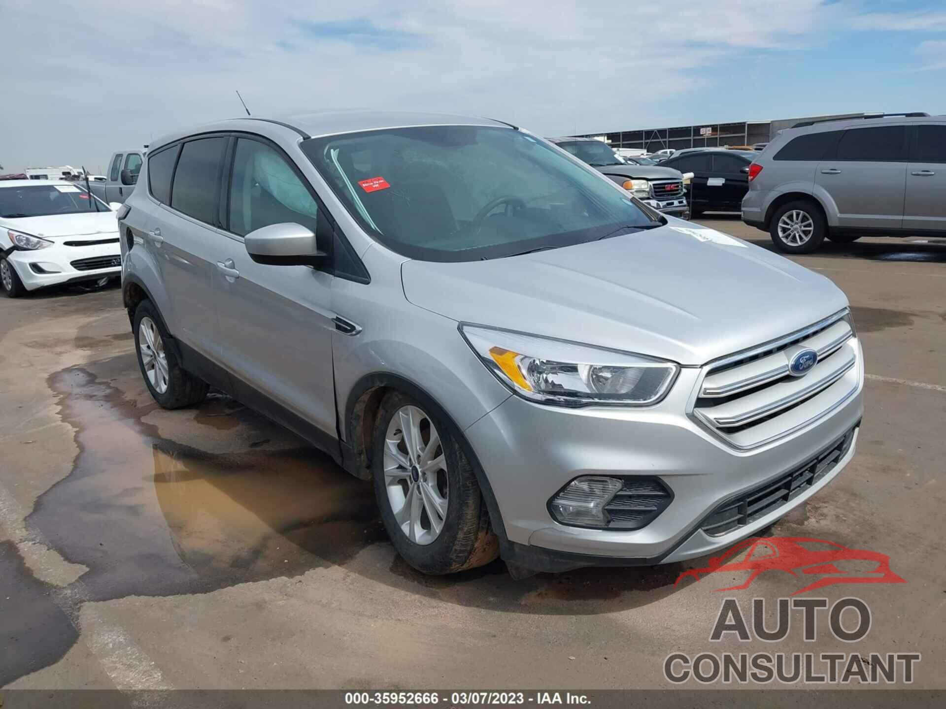 FORD ESCAPE 2017 - 1FMCU0GD3HUC26513