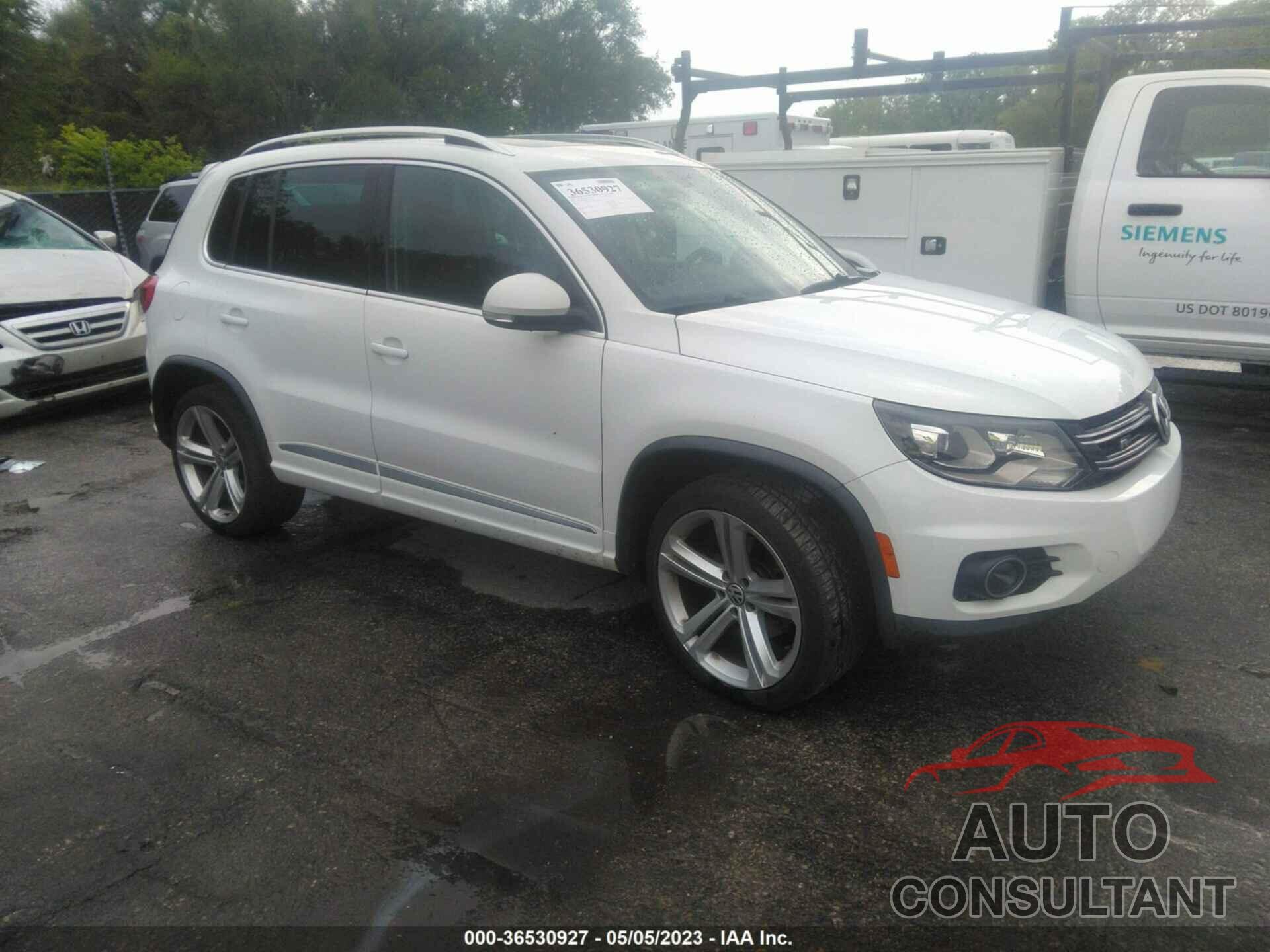 VOLKSWAGEN TIGUAN 2015 - WVGBV7AXXFW069634