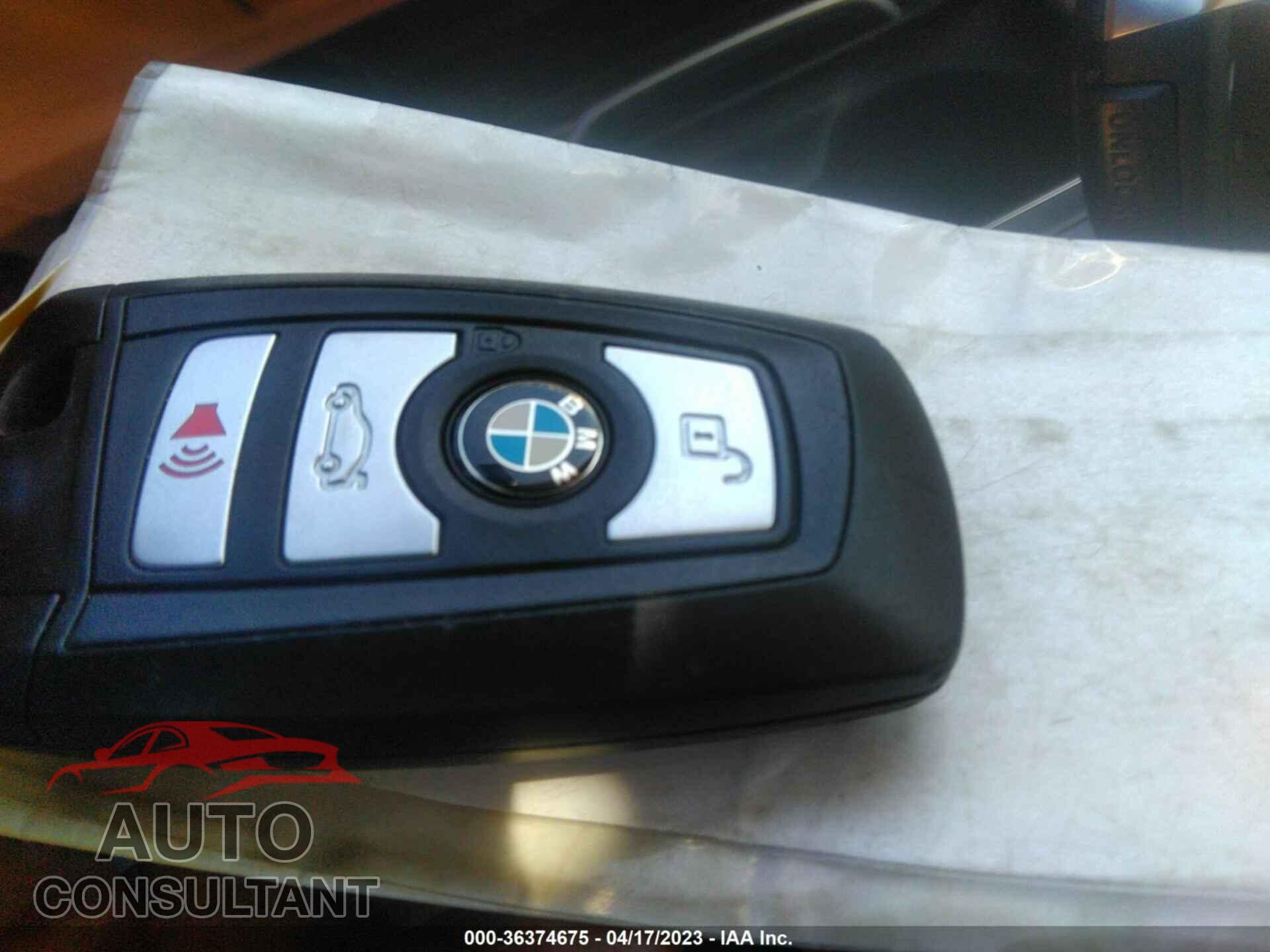 BMW 3 SERIES 2016 - WBA8A9C57GK617841