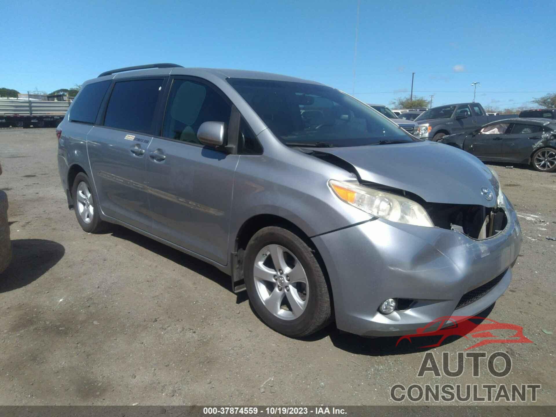 TOYOTA SIENNA 2017 - 5TDKZ3DC5HS889620