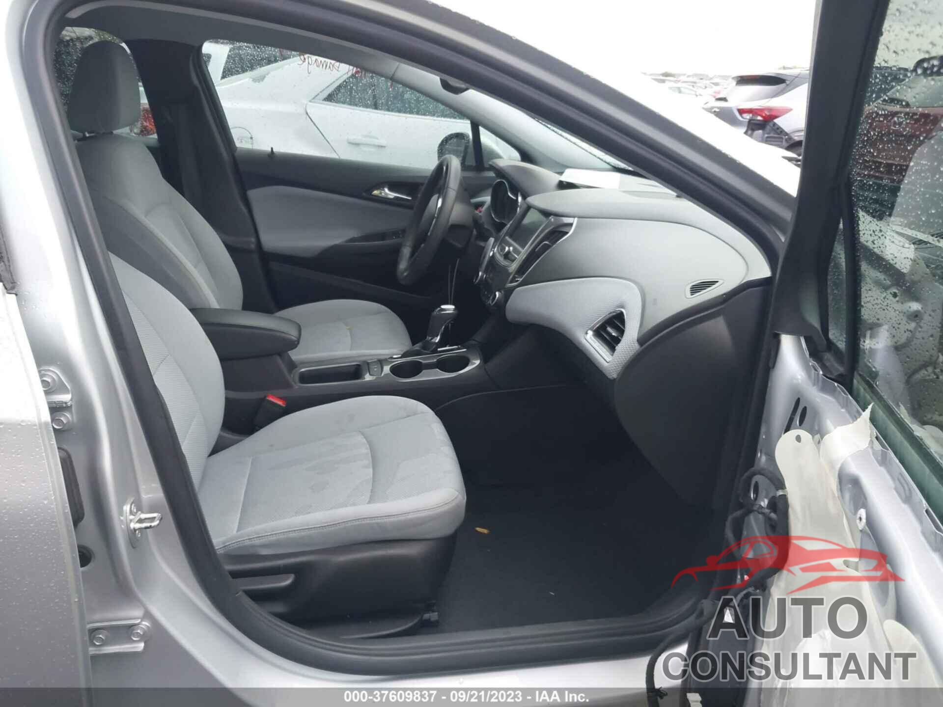 CHEVROLET CRUZE 2019 - 3G1BE6SM9KS554221