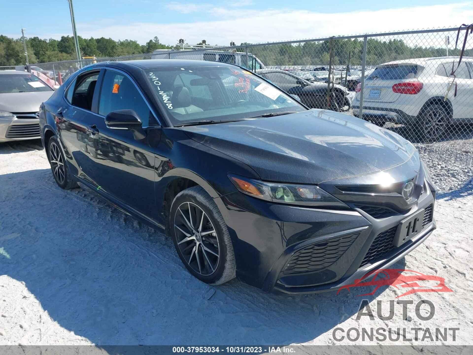 TOYOTA CAMRY 2022 - 4T1G11AK6NU713837