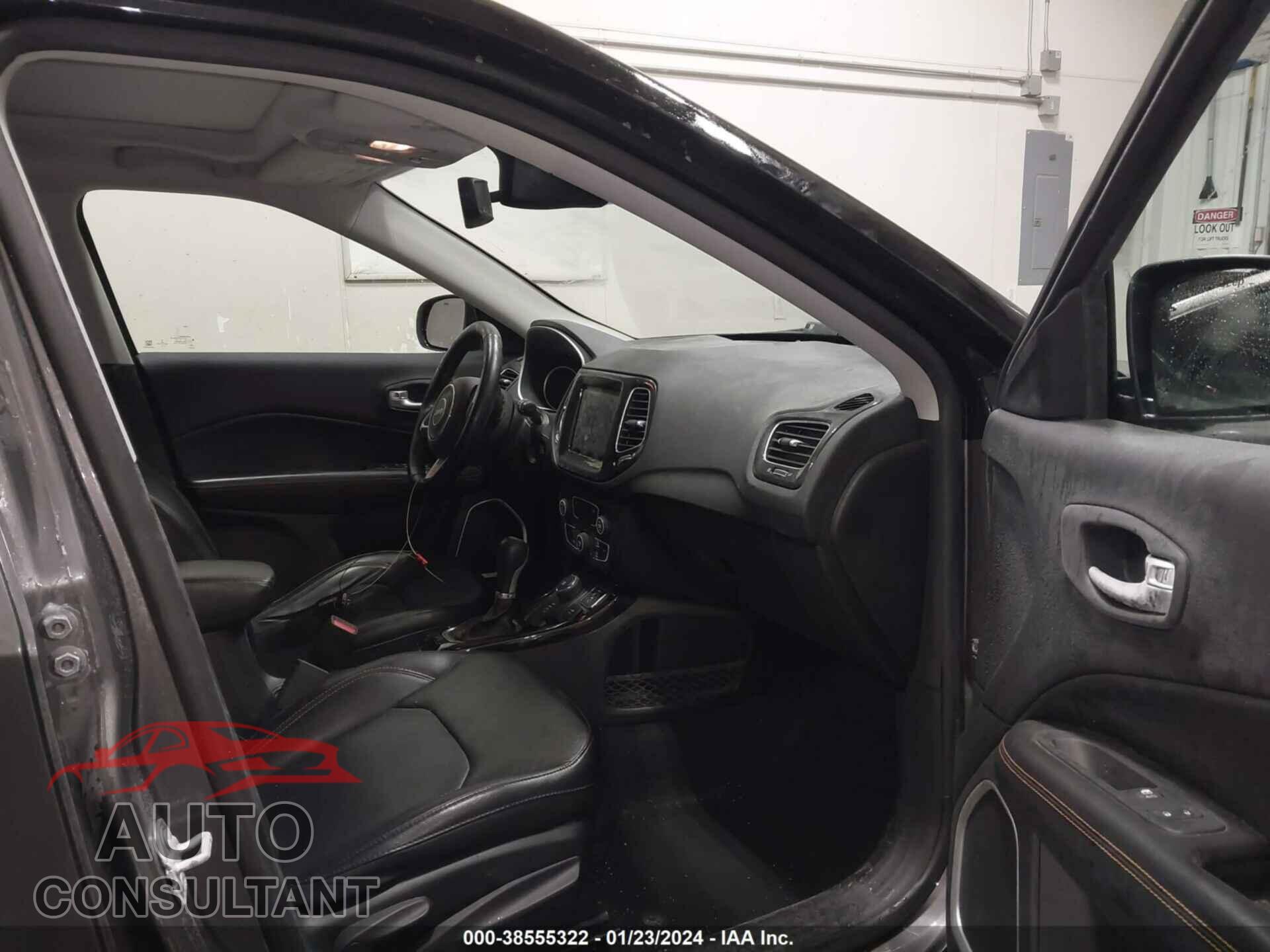 JEEP COMPASS 2019 - 3C4NJDCB1KT790132