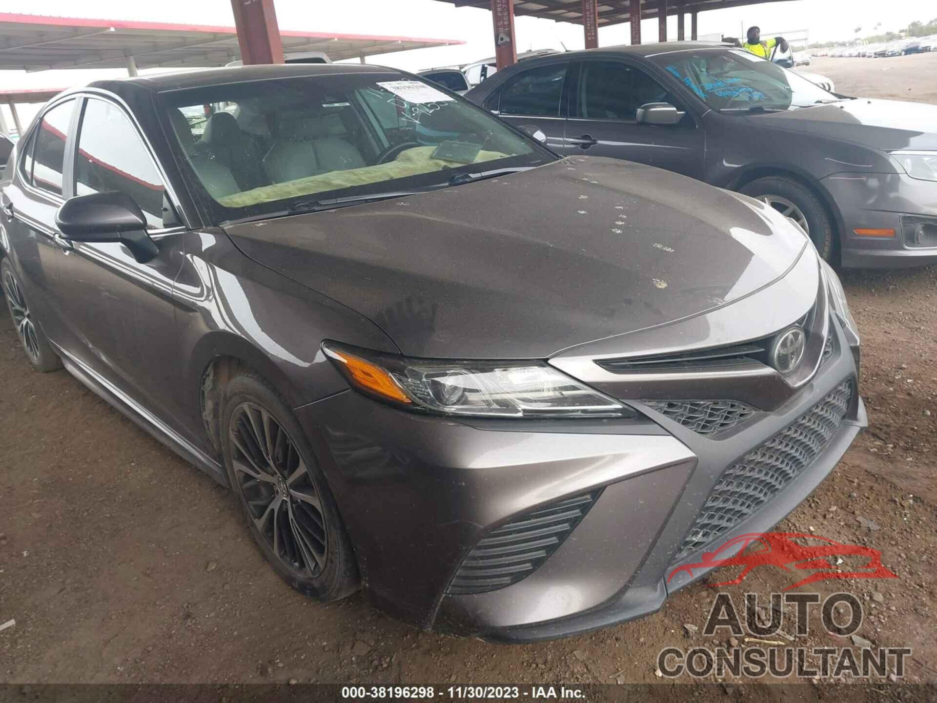 TOYOTA CAMRY 2018 - 4T1B11HK9JU079255