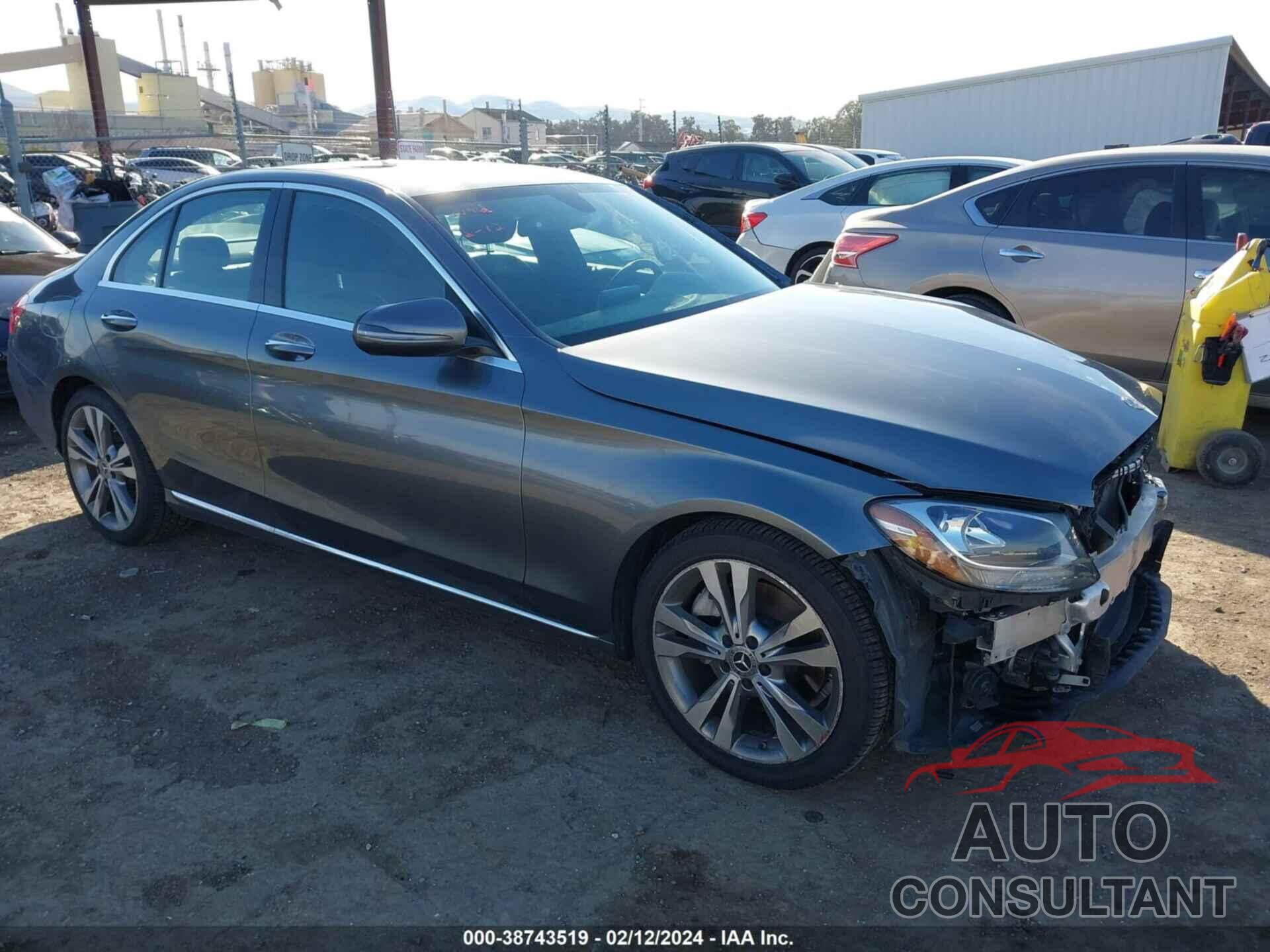 MERCEDES-BENZ C 300 2018 - 55SWF4JB1JU240966