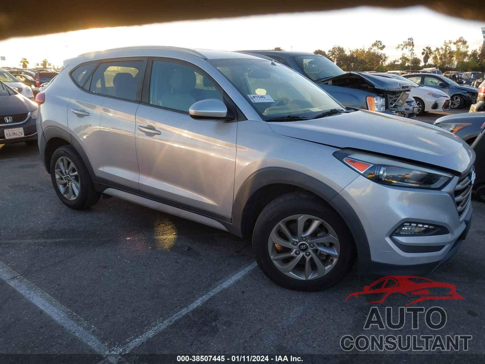 HYUNDAI TUCSON 2018 - KM8J33A41JU716152