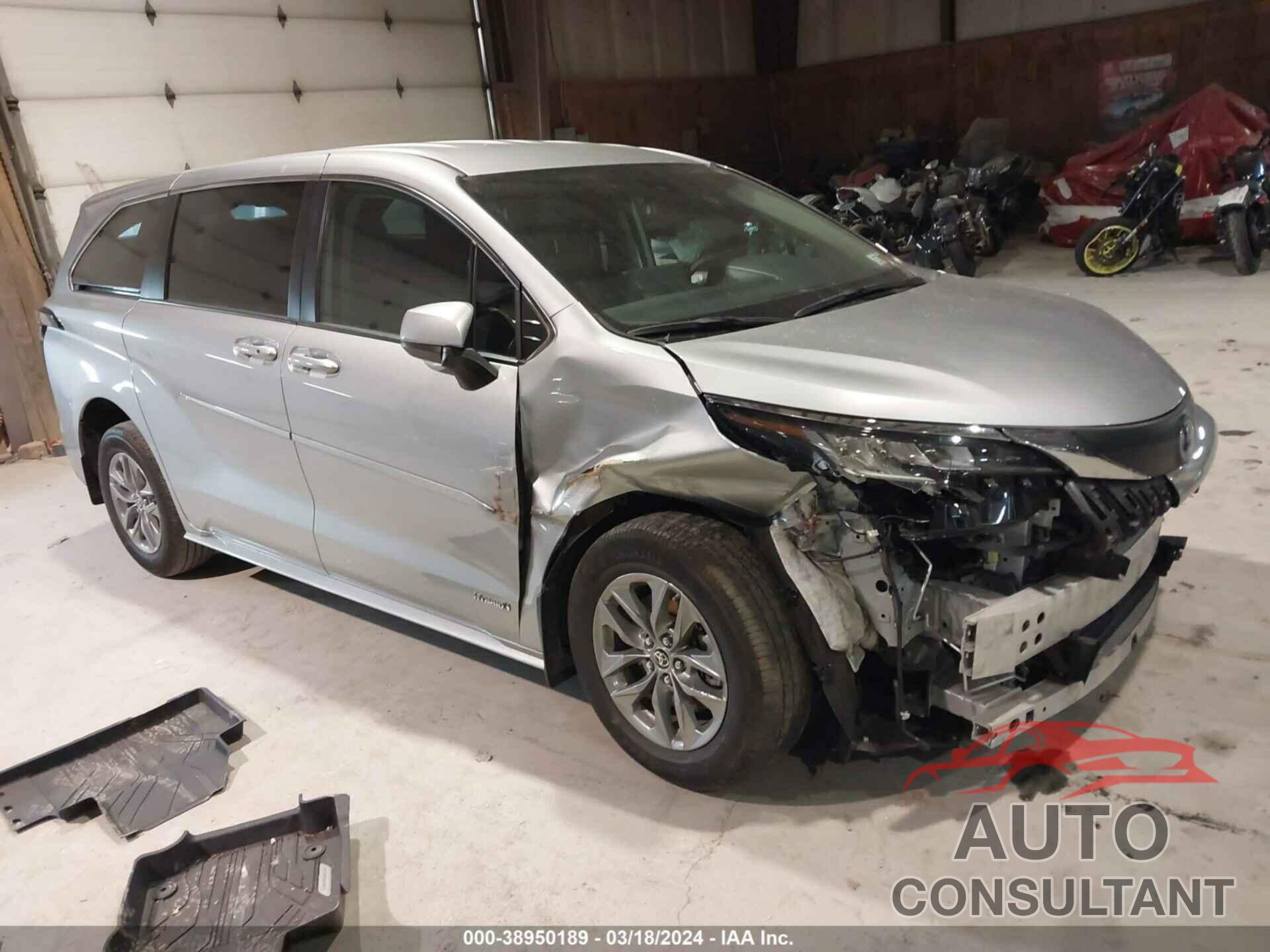 TOYOTA SIENNA 2021 - 5TDKRKEC9MS038102