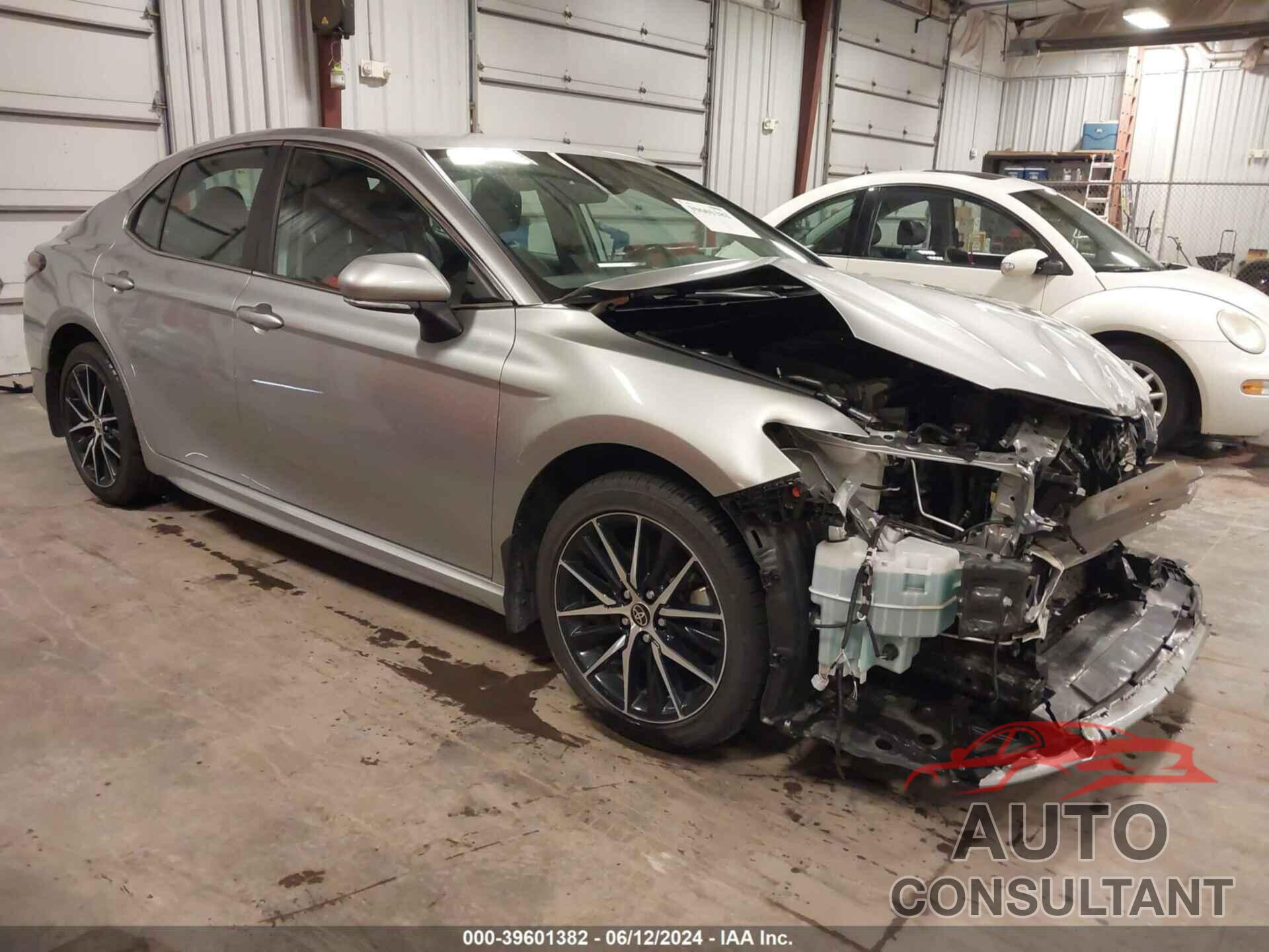 TOYOTA CAMRY 2022 - 4T1G11AK6NU645085