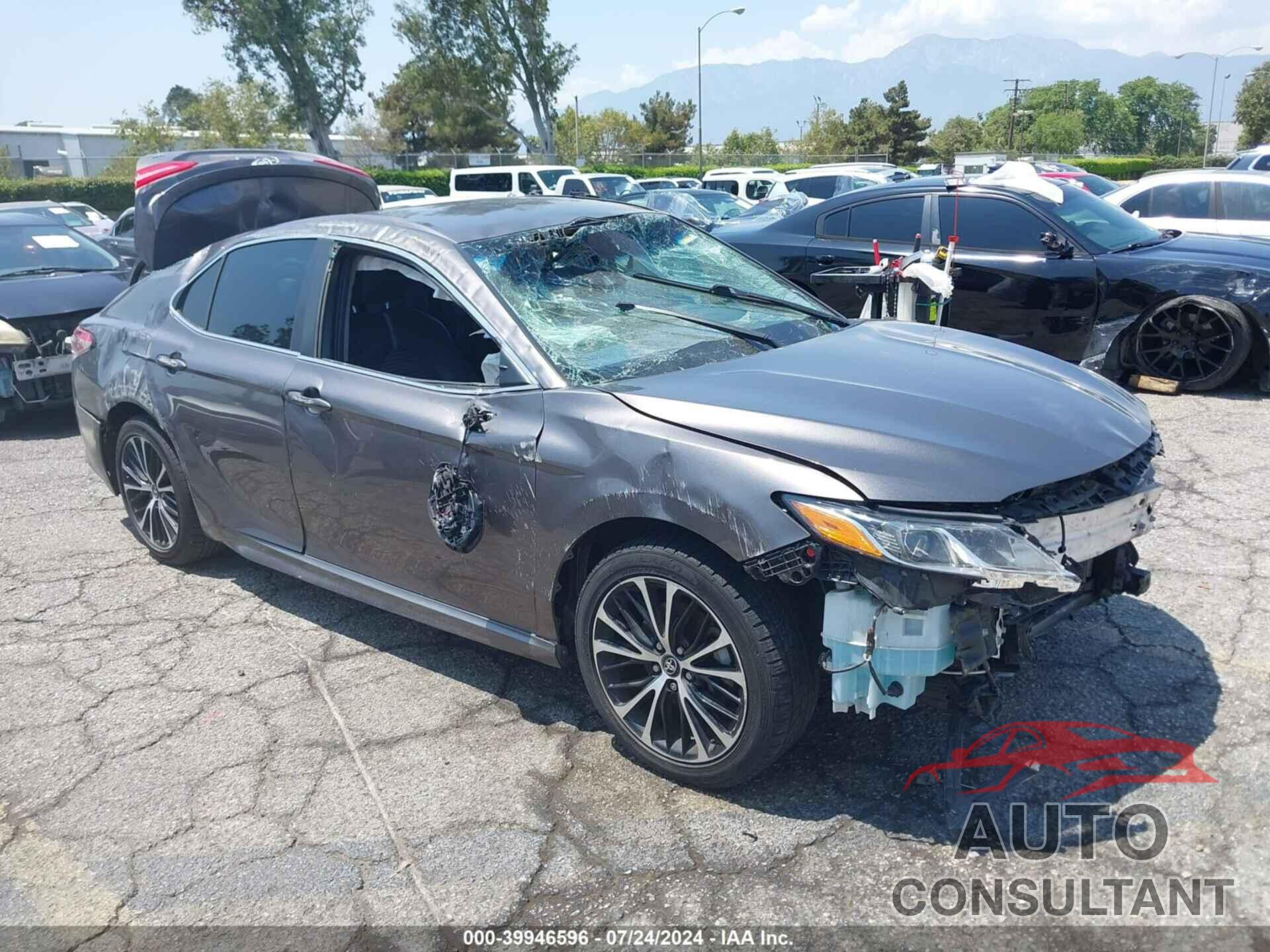 TOYOTA CAMRY 2018 - 4T1B11HK8JU097505