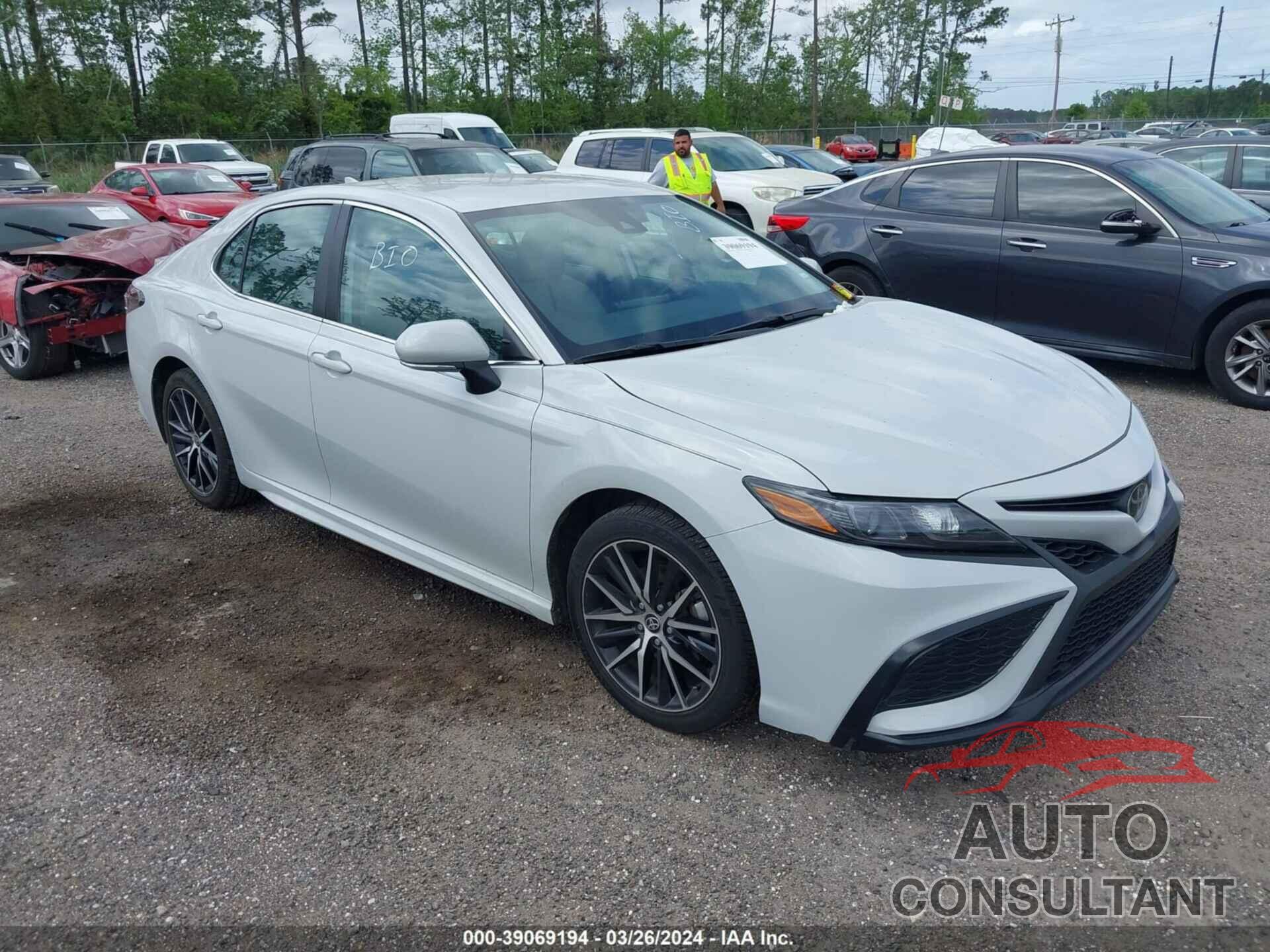TOYOTA CAMRY 2023 - 4T1G11AK6PU123754