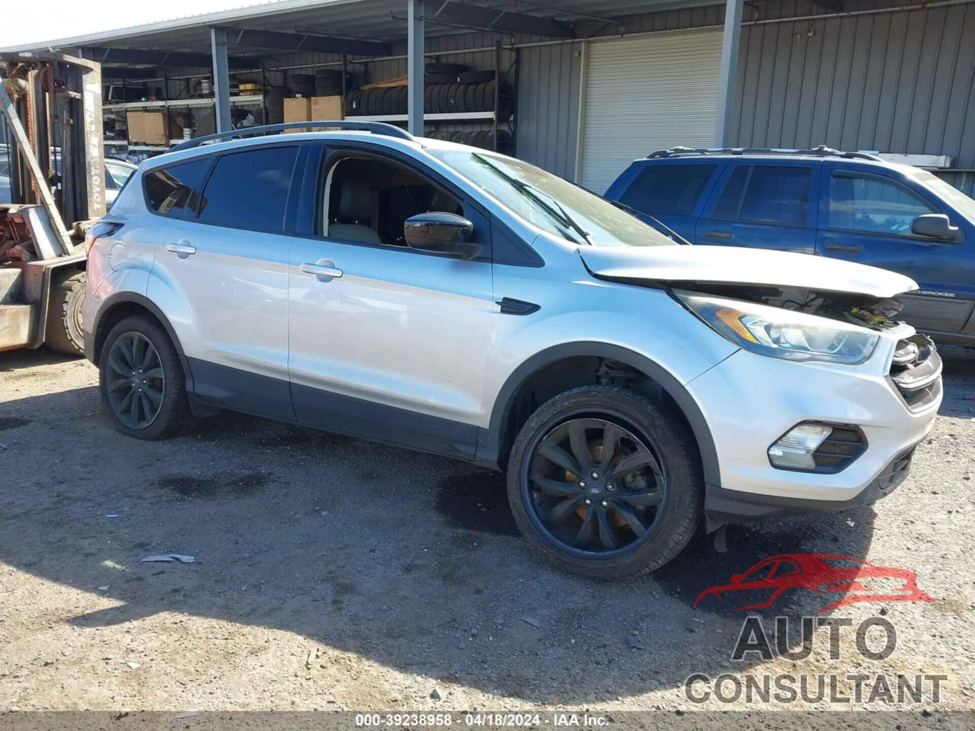 FORD ESCAPE 2017 - 1FMCU0GD9HUE09771