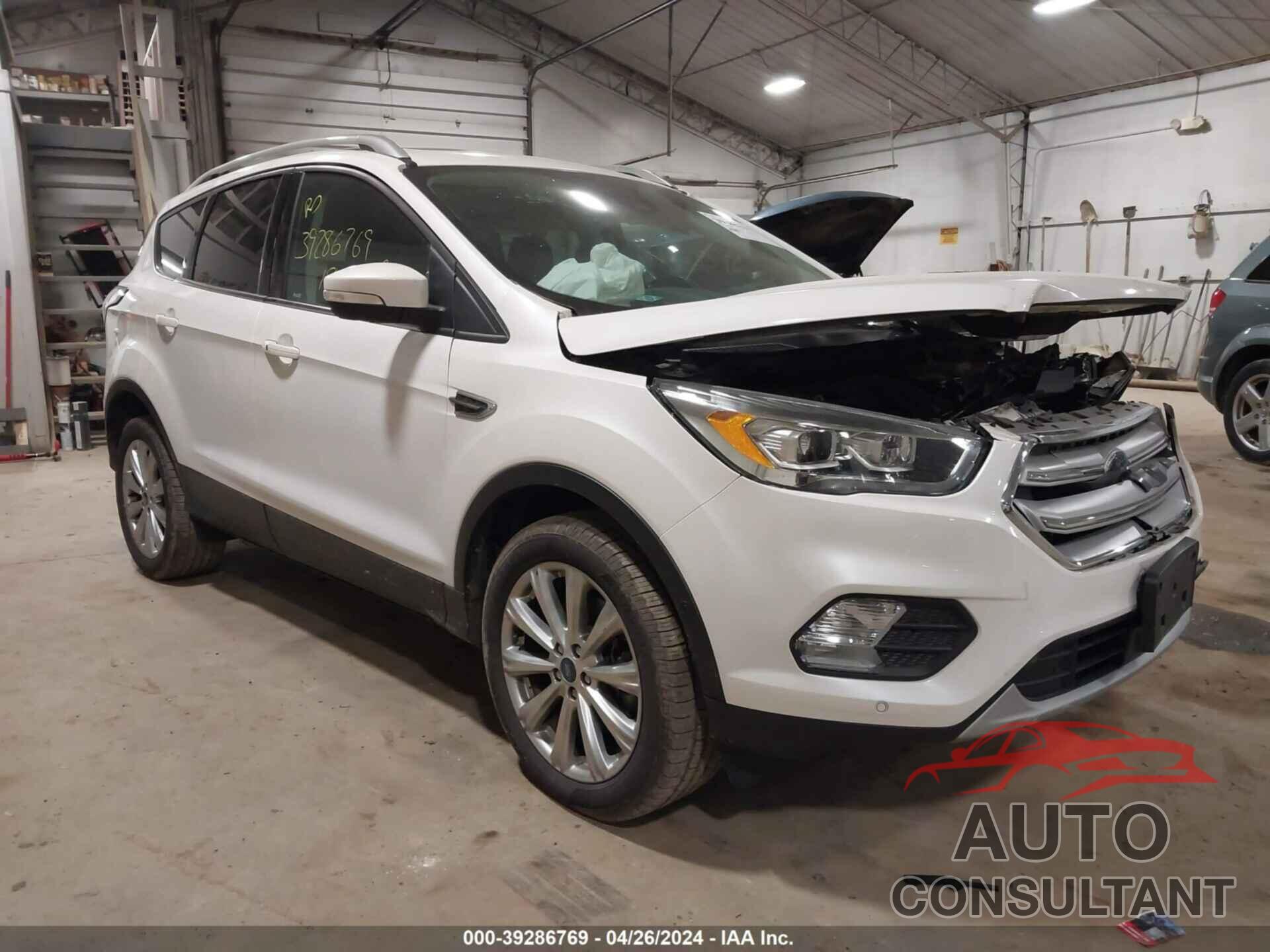 FORD ESCAPE 2018 - 1FMCU9J96JUA19015