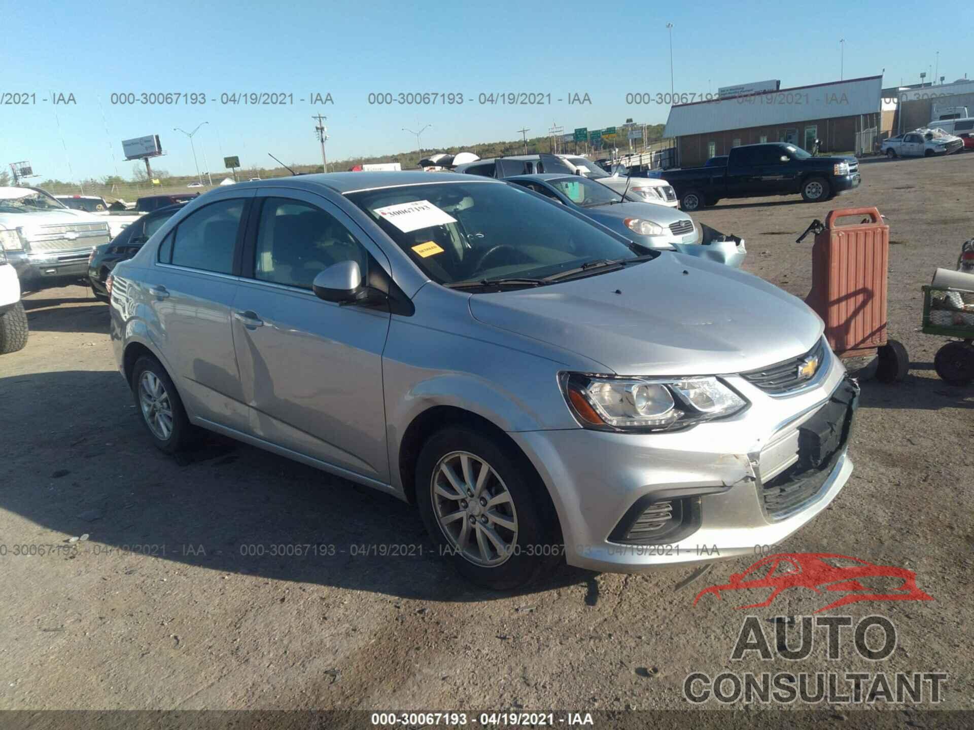 CHEVROLET SONIC 2018 - 1G1JD5SH9J4103624