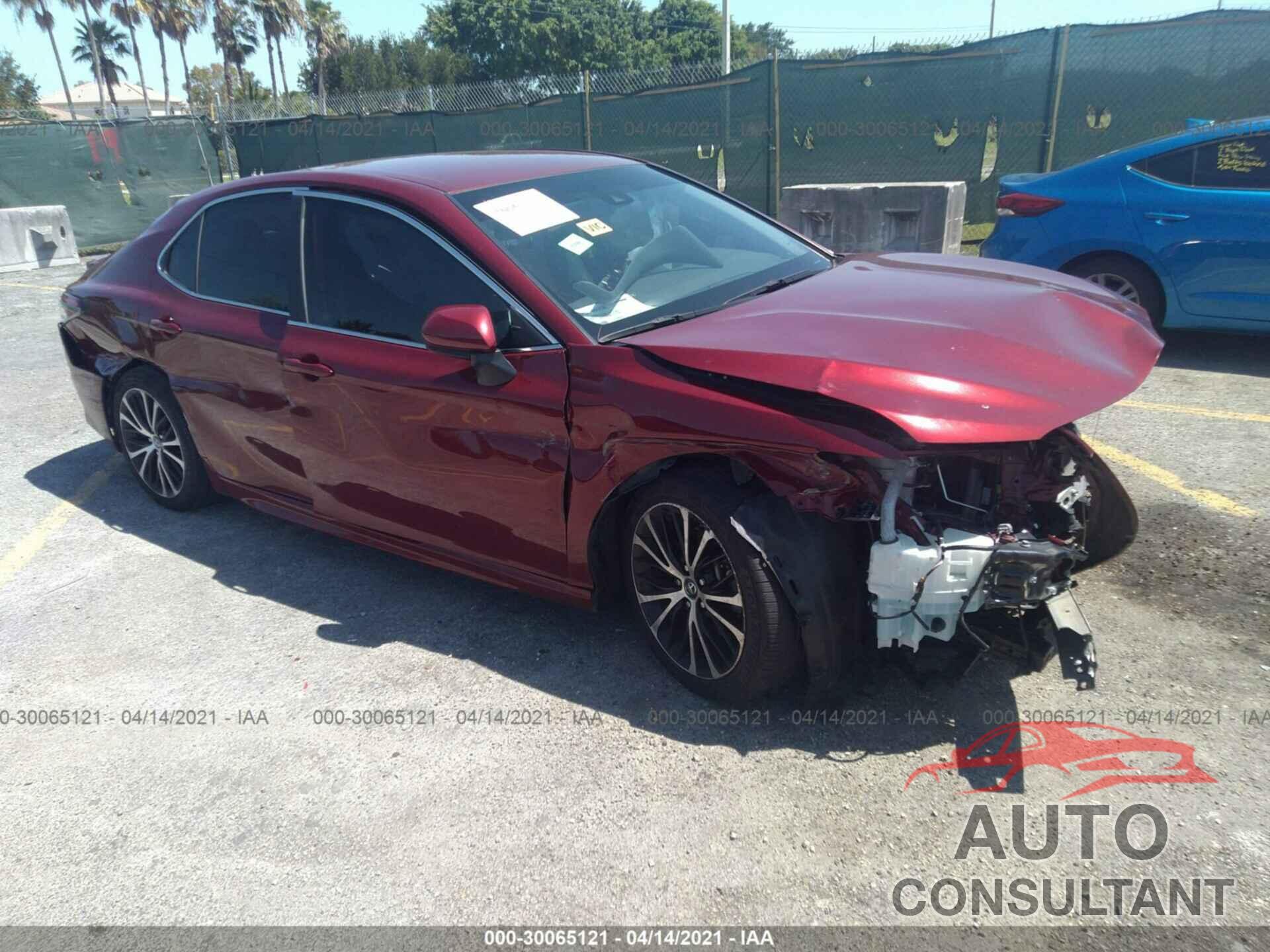 TOYOTA CAMRY 2018 - 4T1B11HK2JU621120