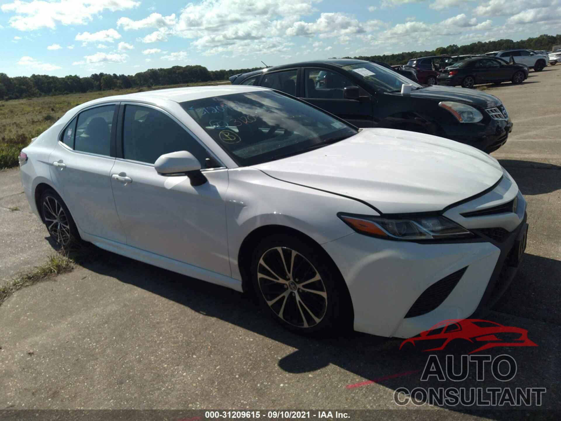 TOYOTA CAMRY 2018 - 4T1B11HK2JU616287