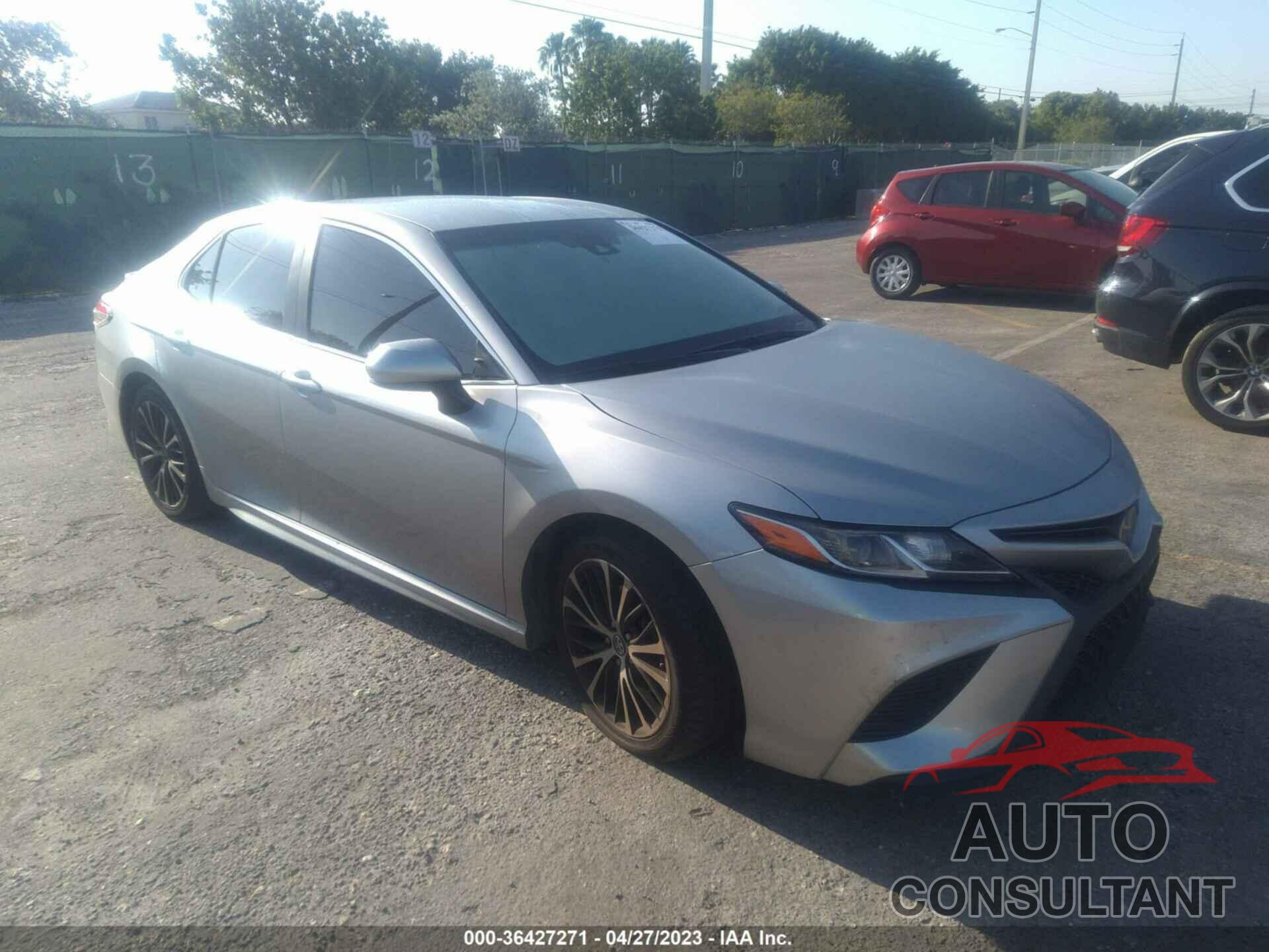 TOYOTA CAMRY 2018 - 4T1B11HK5JU589439