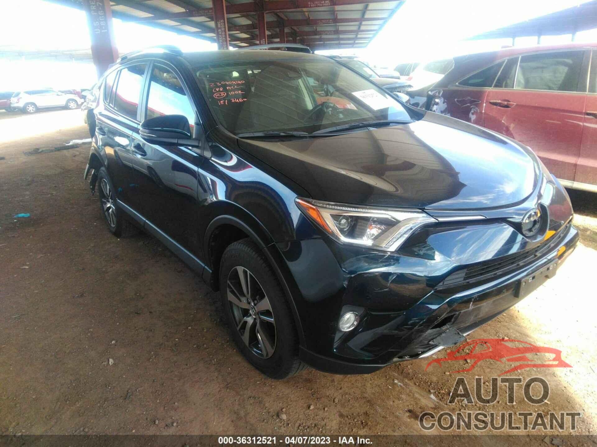 TOYOTA RAV4 2018 - JTMRFREV7JJ743460