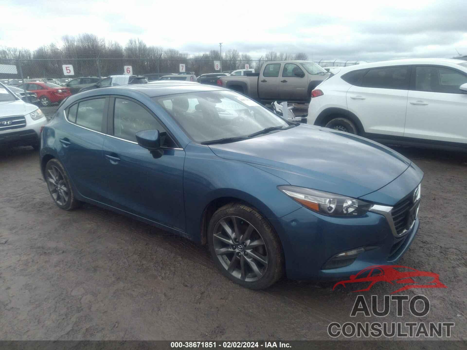 MAZDA MAZDA3 2018 - 3MZBN1L39JM261354