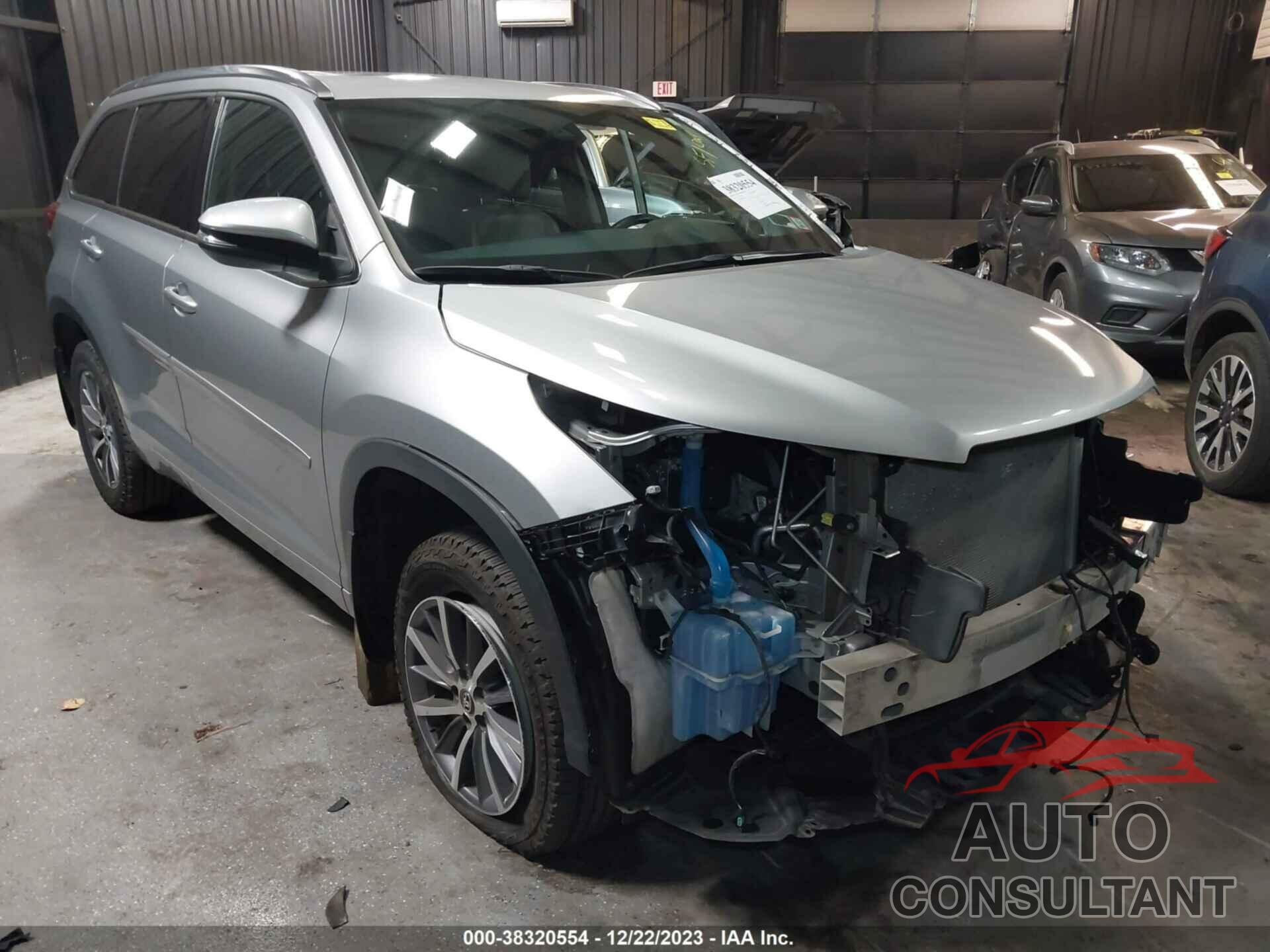 TOYOTA HIGHLANDER 2018 - 5TDJZRFH8JS844233