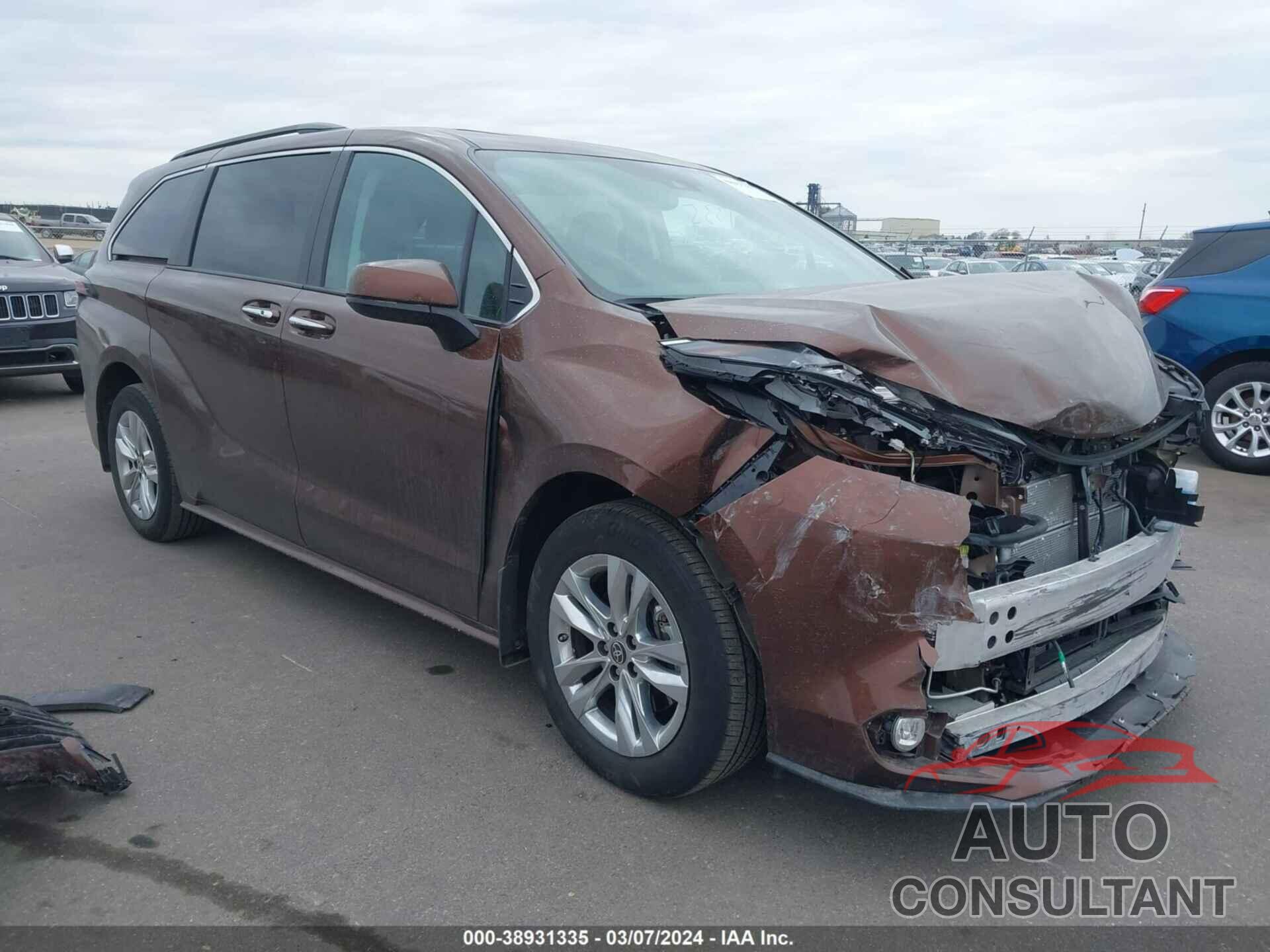 TOYOTA SIENNA 2023 - 5TDJRKEC8PS146050