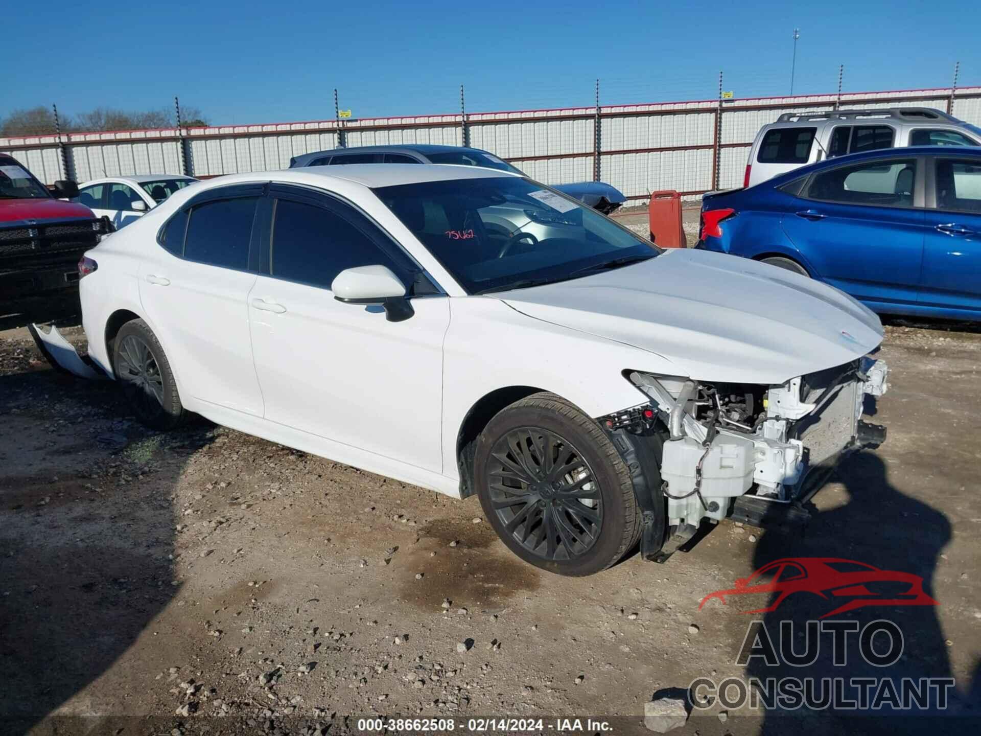 TOYOTA CAMRY 2018 - 4T1B11HK6JU148435