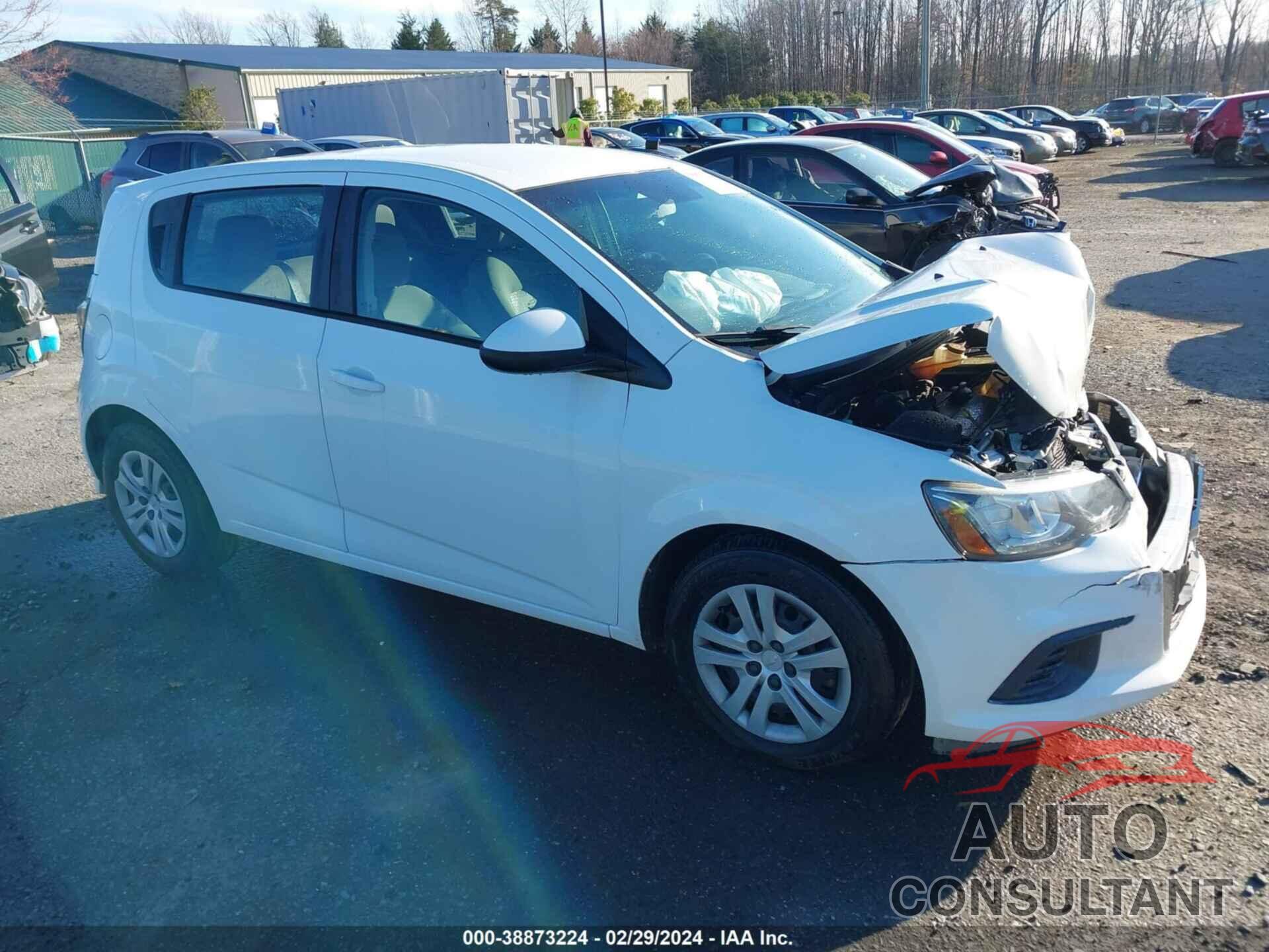 CHEVROLET SONIC 2018 - 1G1JG6SH0J4108689