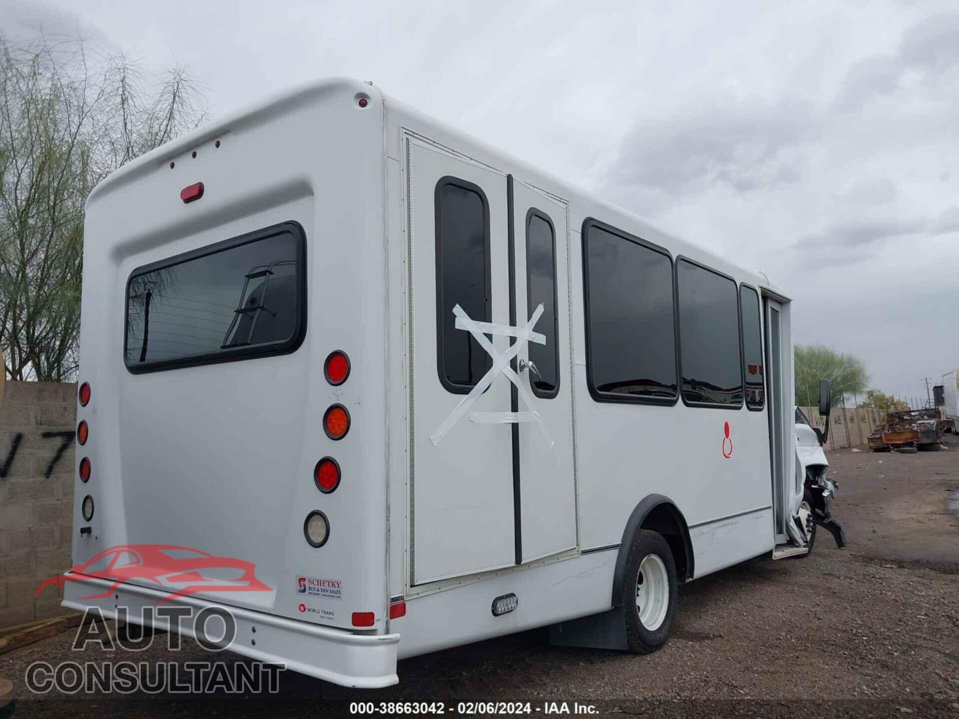 FORD ECONOLINE 2018 - 1FDEE3FS2JDC41520