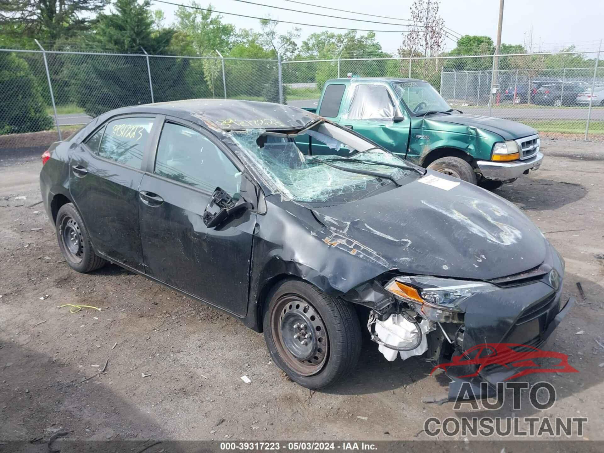 TOYOTA COROLLA 2018 - 2T1BURHEXJC084045