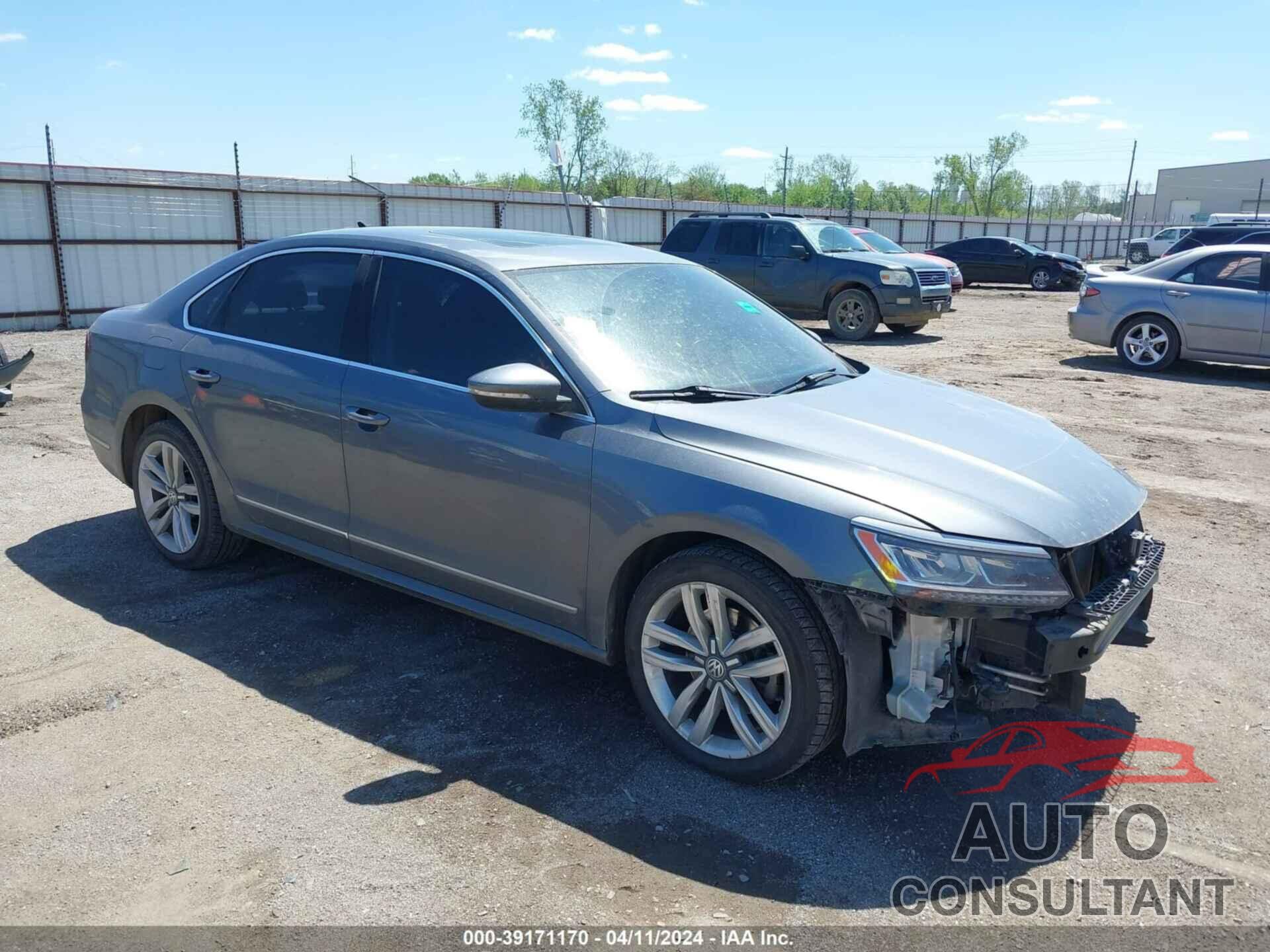 VOLKSWAGEN PASSAT 2017 - 1VWGT7A30HC002524