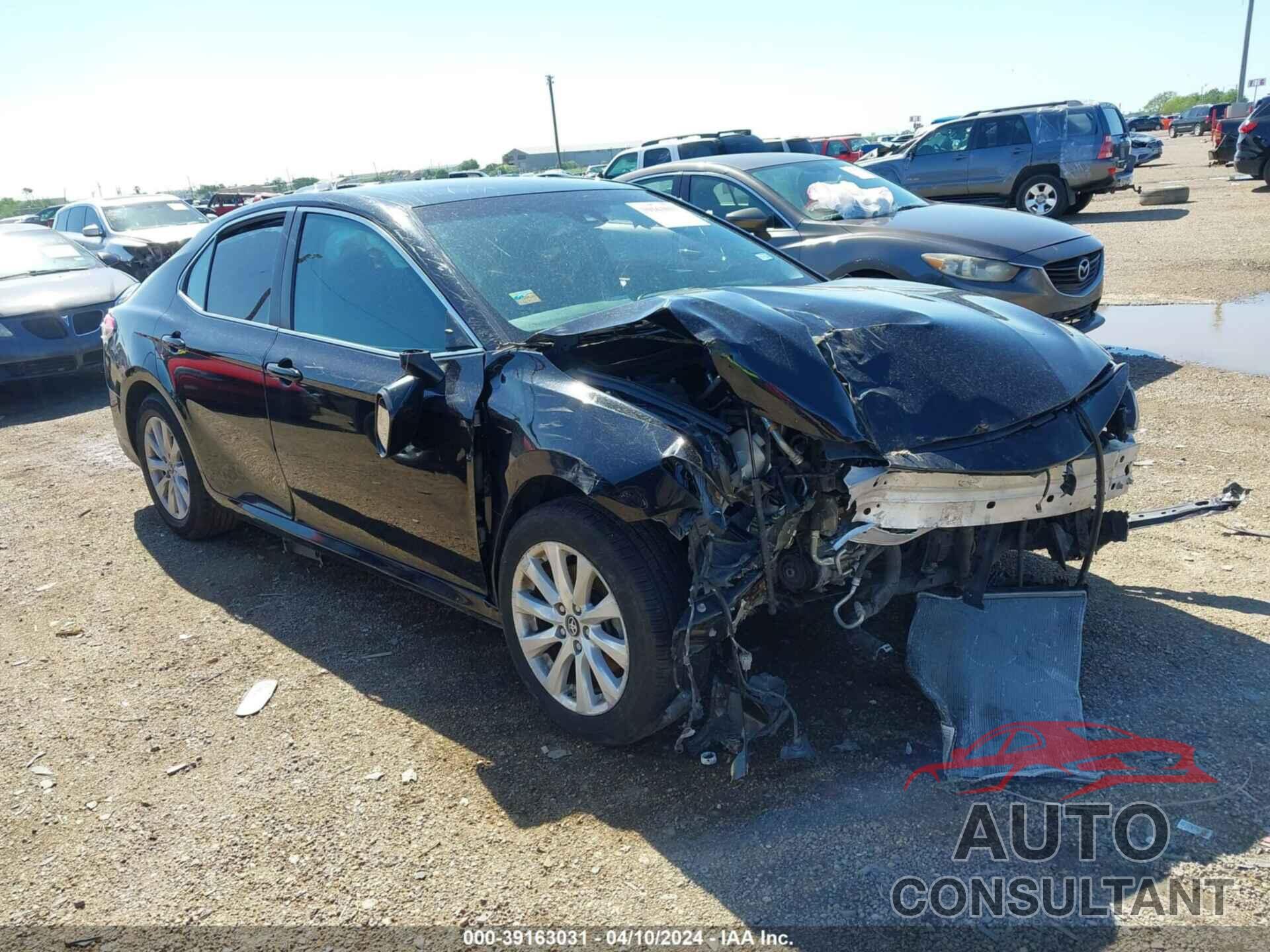 TOYOTA CAMRY 2018 - 4T1B11HK1JU582231