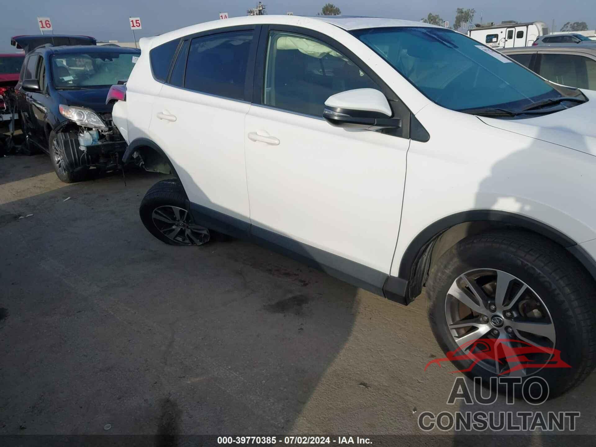 TOYOTA RAV4 2018 - JTMWFREV8JJ207457