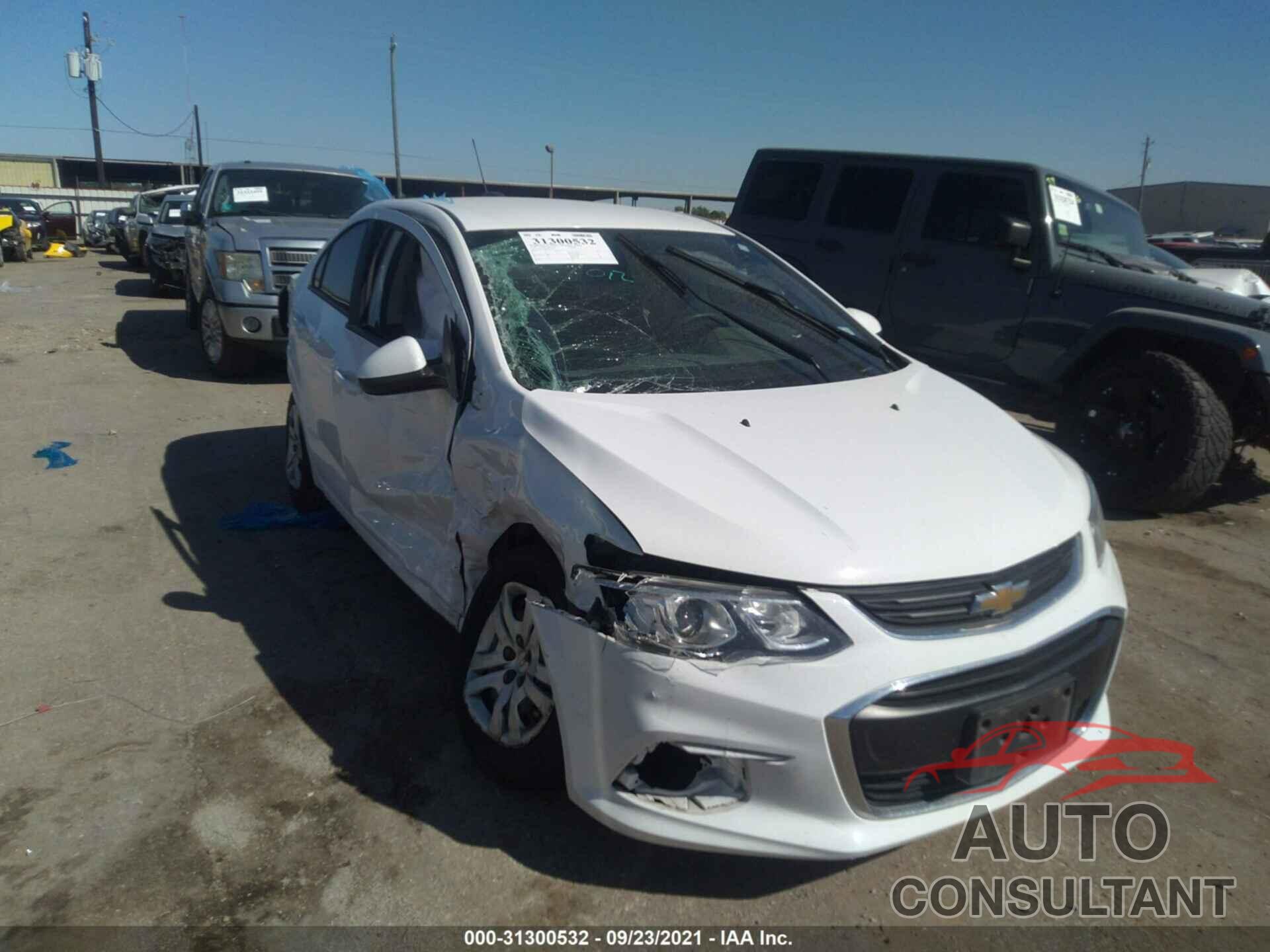 CHEVROLET SONIC 2019 - 1G1JB5SB9K4148355