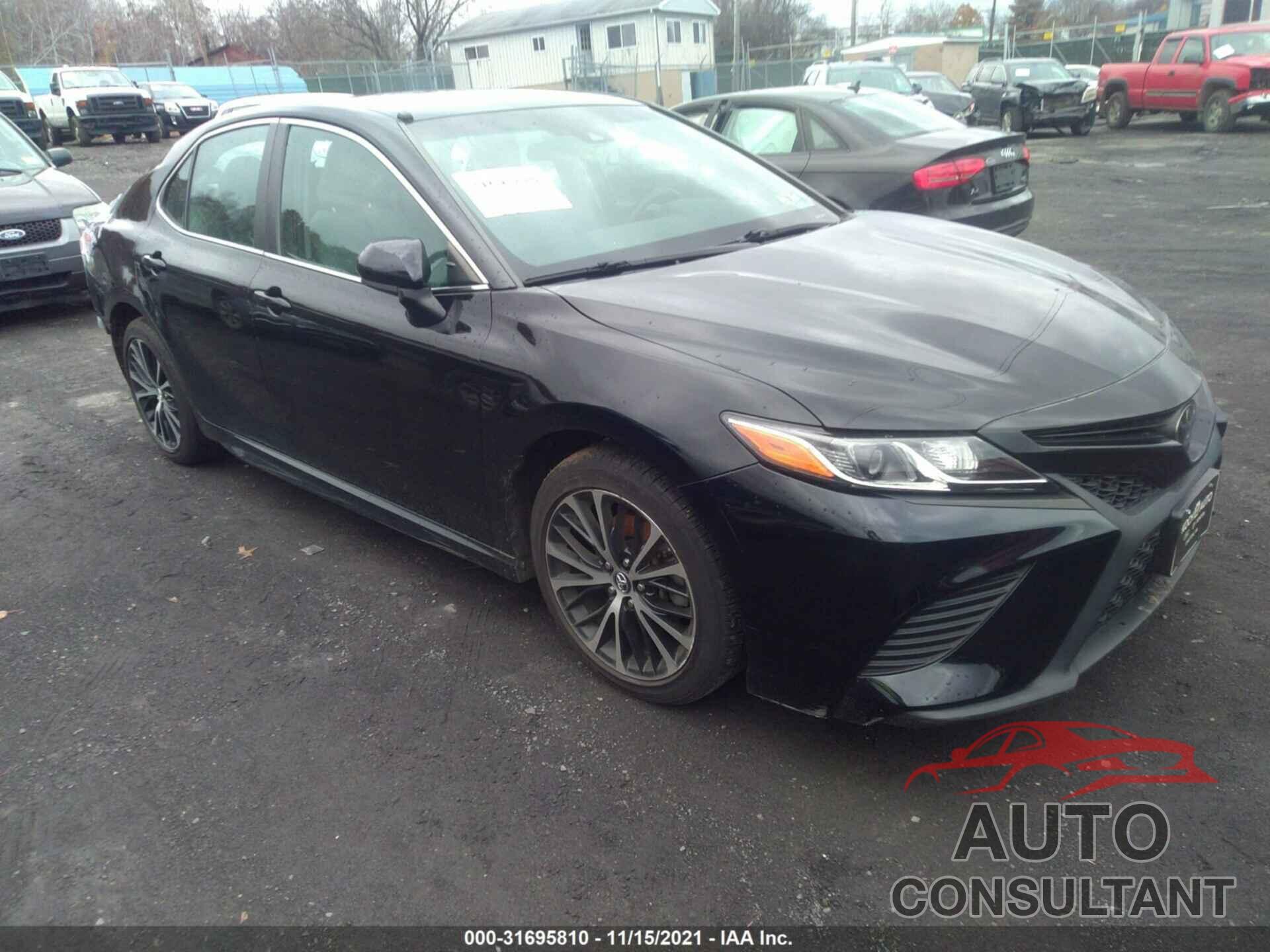 TOYOTA CAMRY 2018 - 4T1B11HK8JU553115