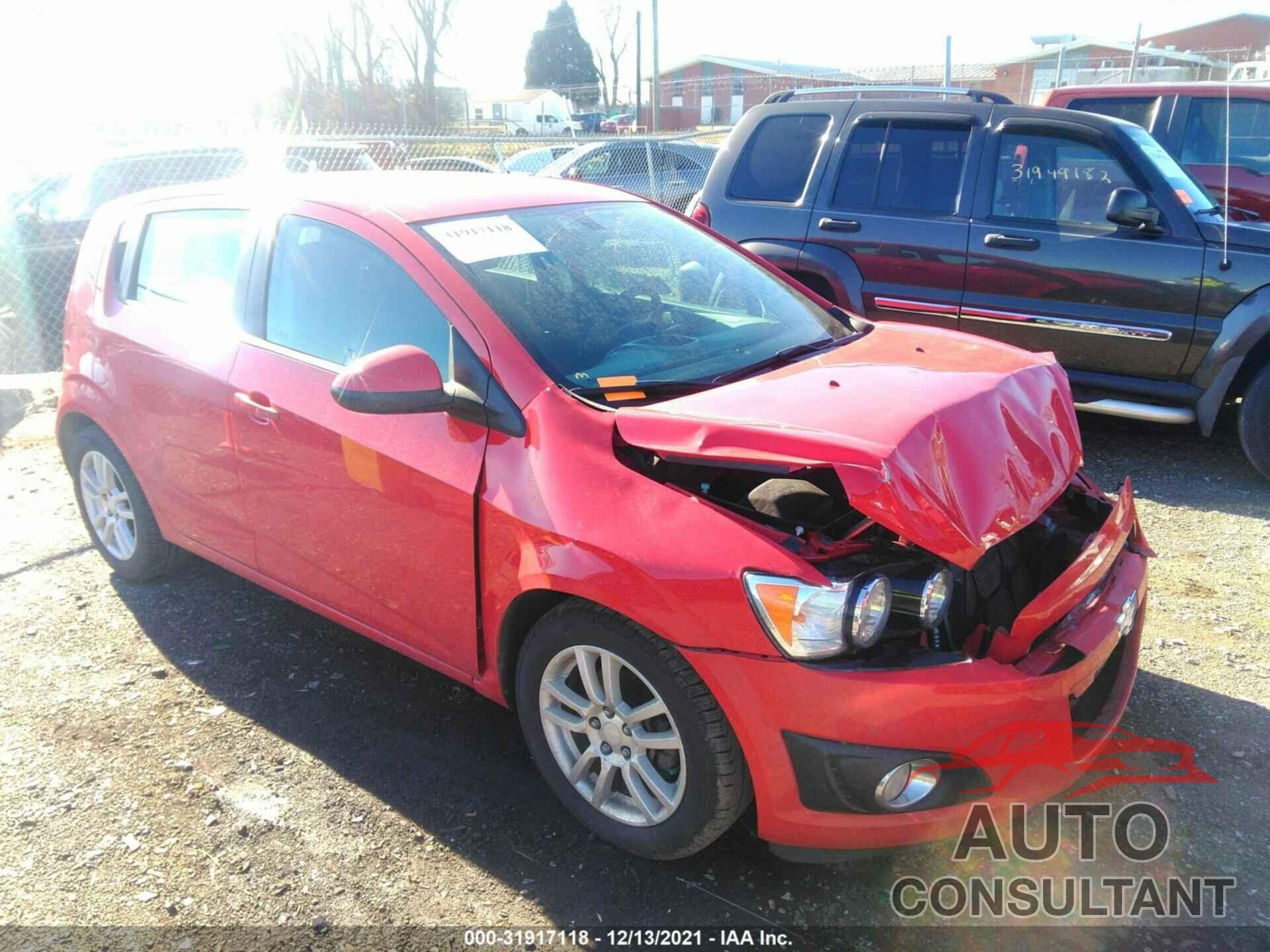 CHEVROLET SONIC 2016 - 1G1JC6SH1G4184734