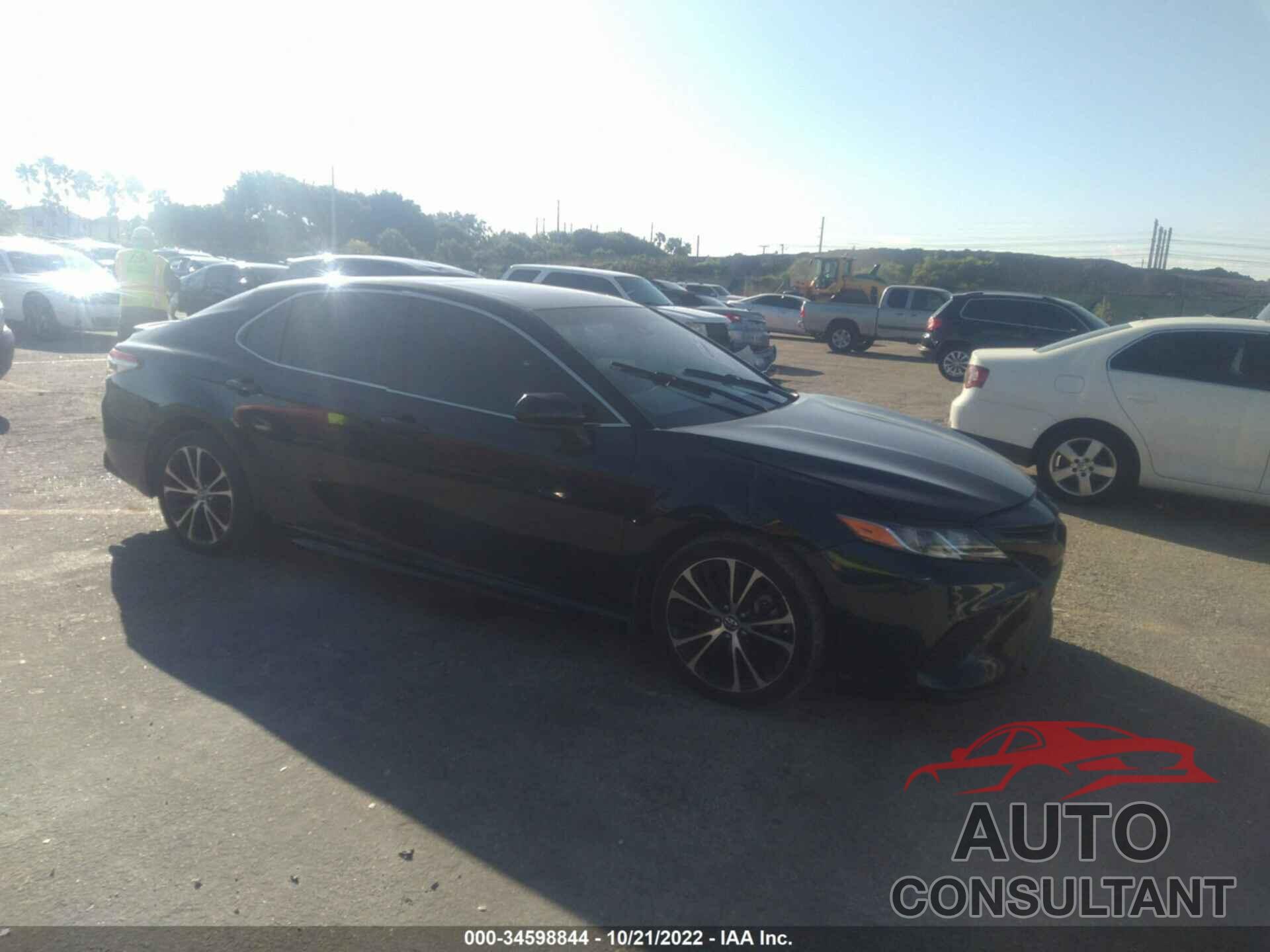 TOYOTA CAMRY 2018 - 4T1B11HK1JU600369