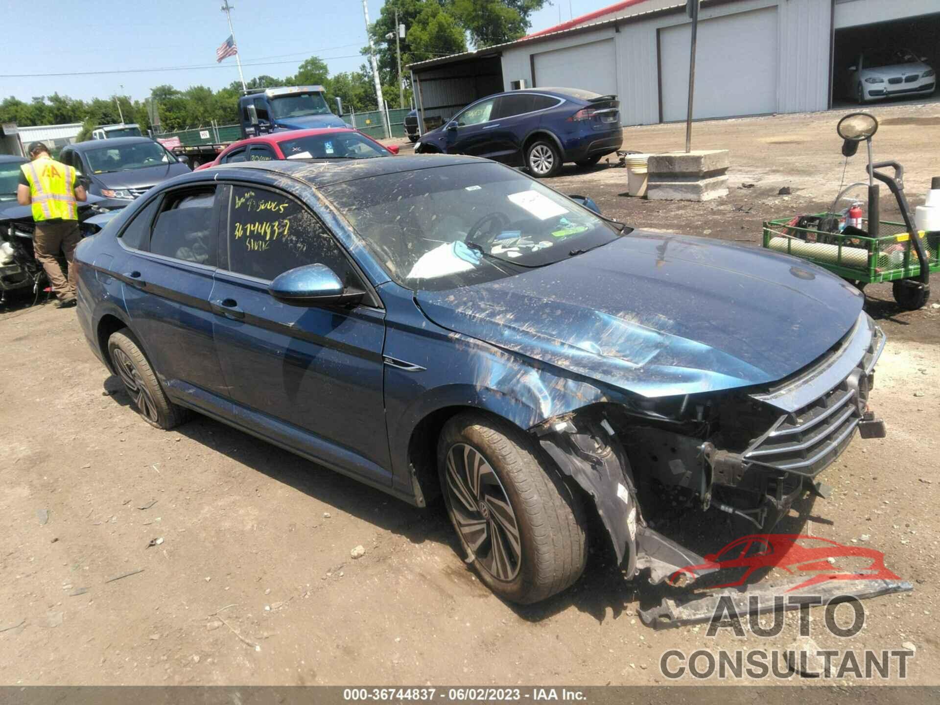 VOLKSWAGEN JETTA 2020 - 3VWE57BU2LM087558