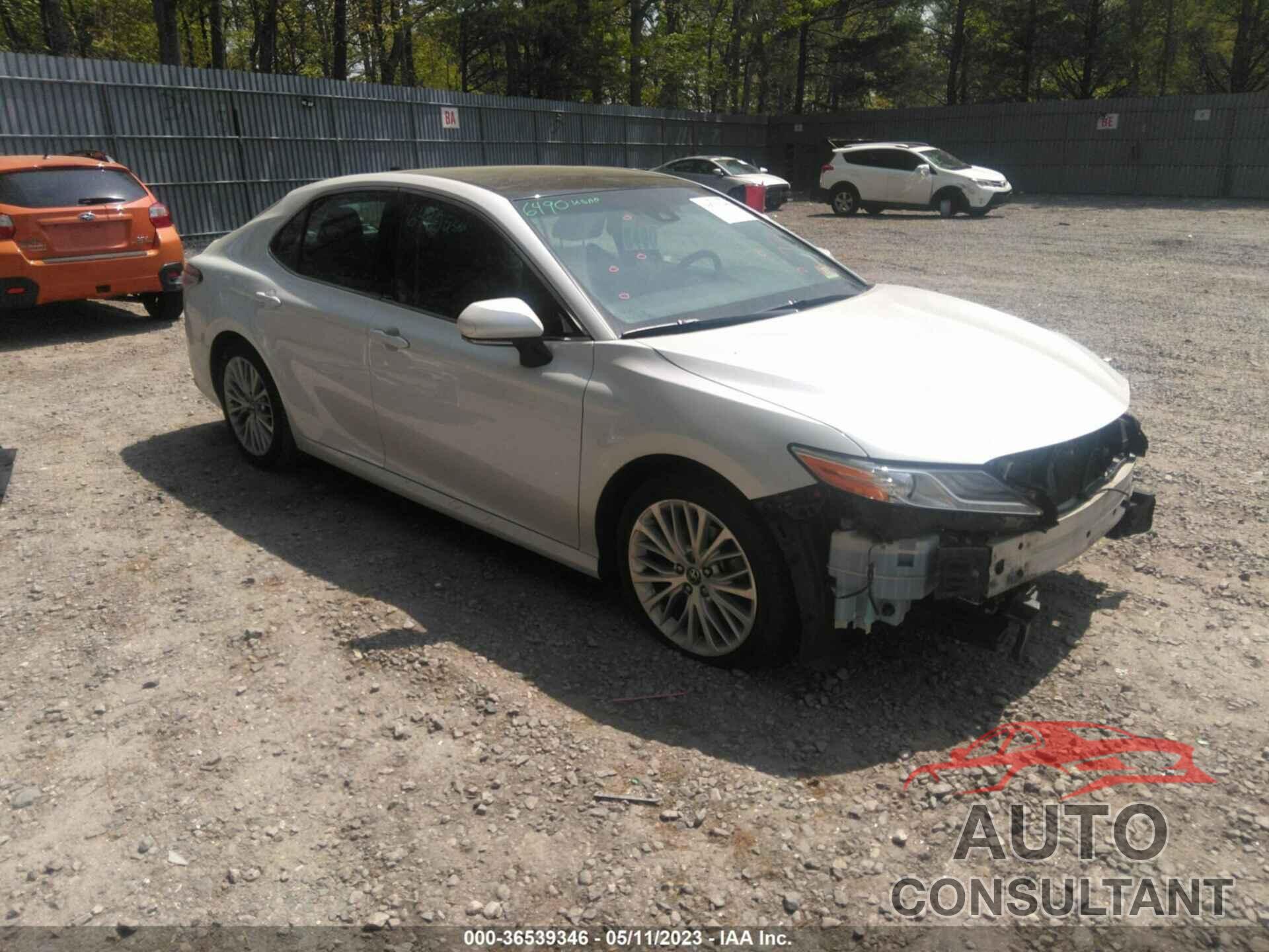 TOYOTA CAMRY 2018 - 4T1B11HK2JU014716