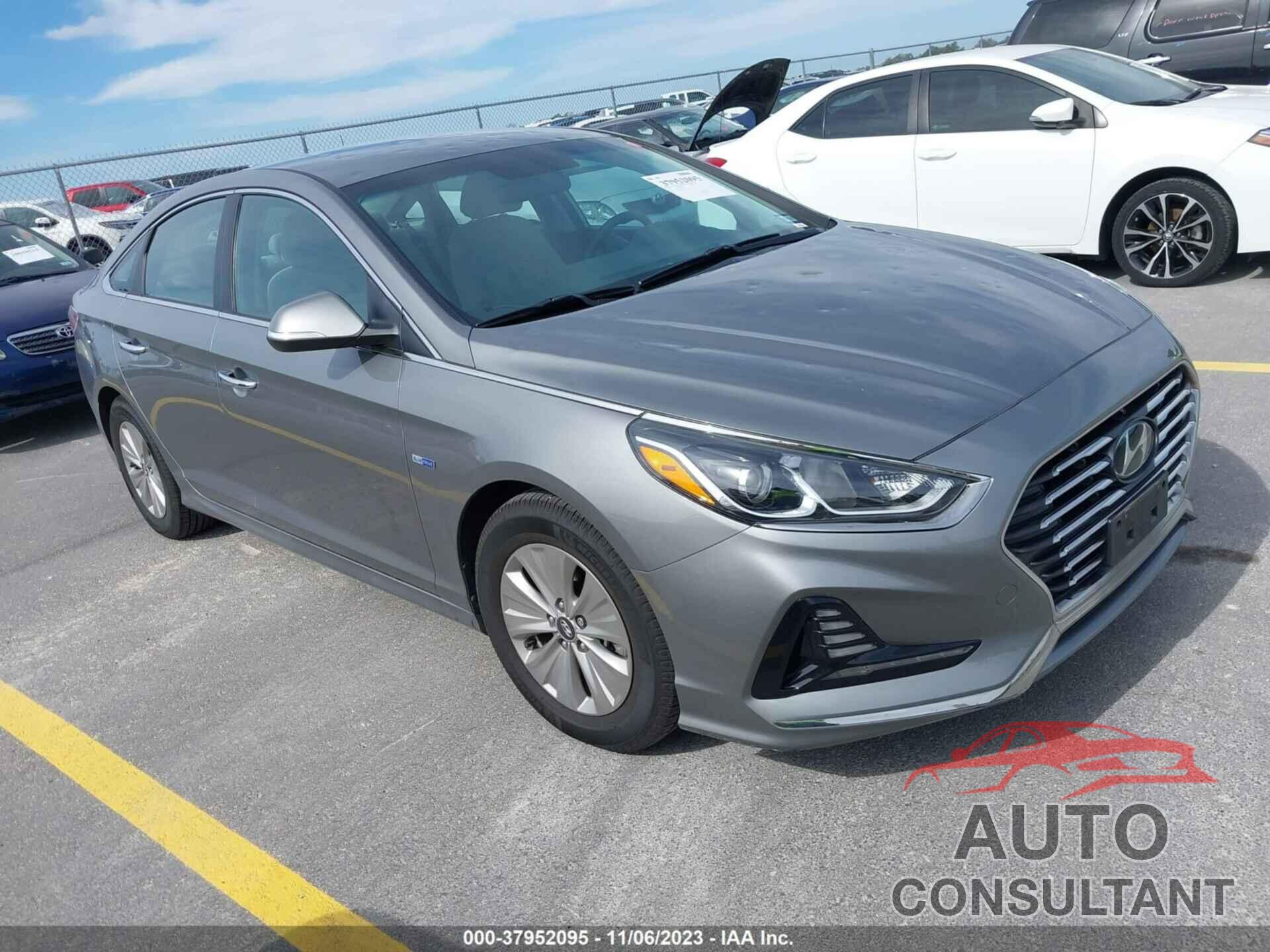 HYUNDAI SONATA HYBRID 2019 - KMHE24L38KA084526