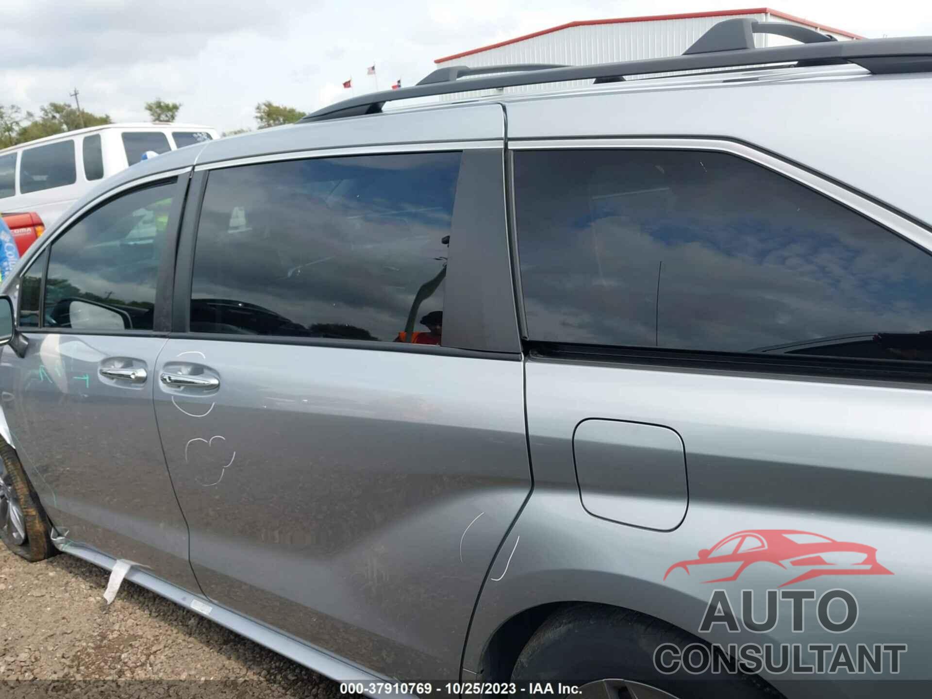 TOYOTA SIENNA 2022 - 5TDYRKECXNS078040