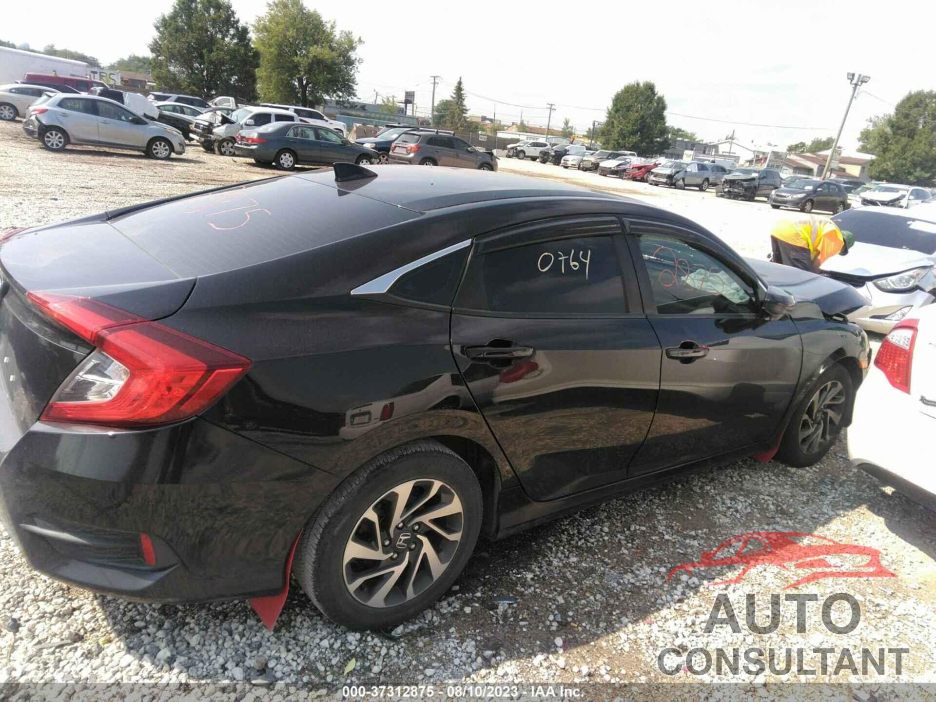 HONDA CIVIC 2018 - 19XFC2F74JE011352