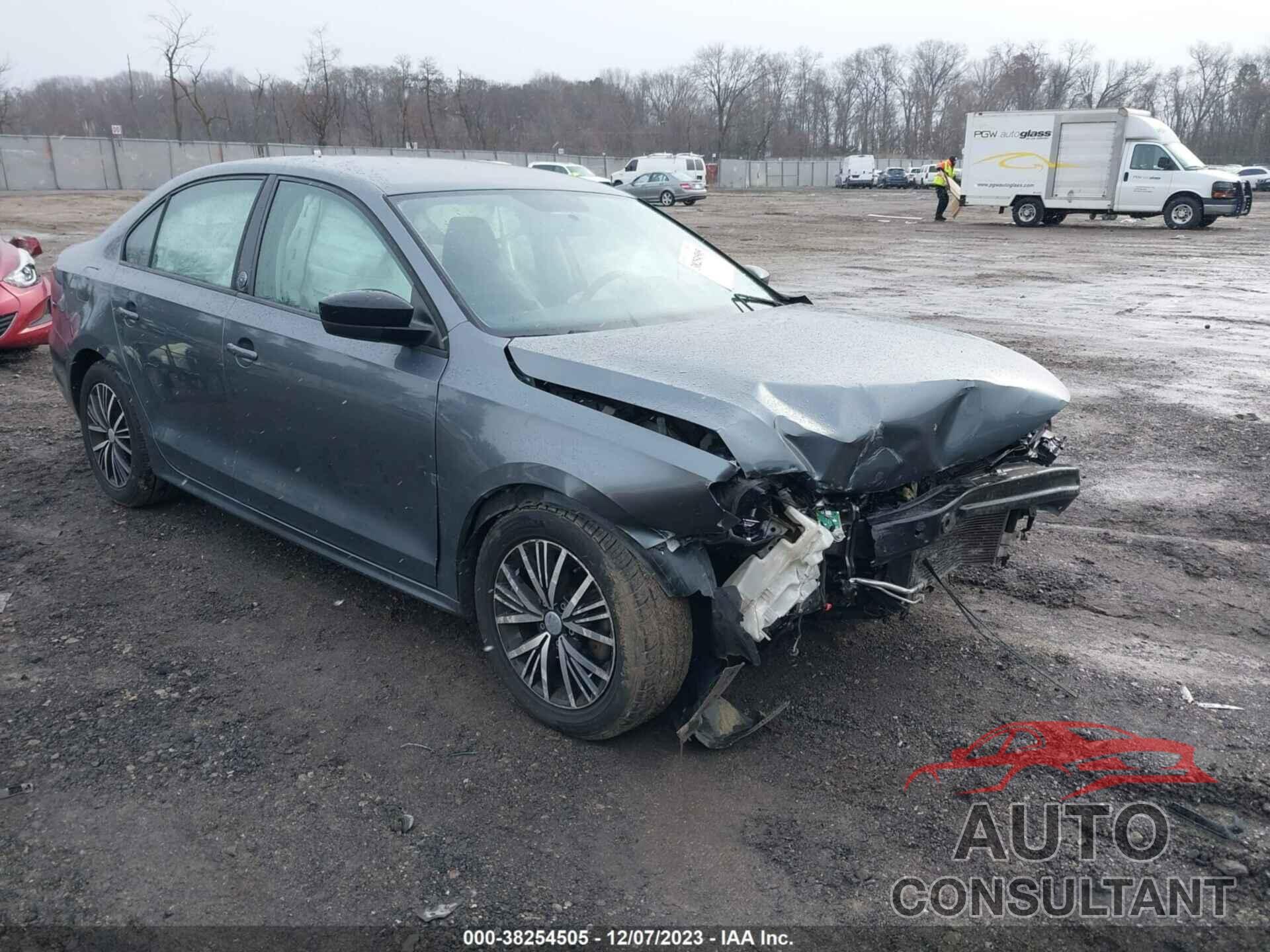 VOLKSWAGEN JETTA 2018 - 3VWDB7AJ2JM246071