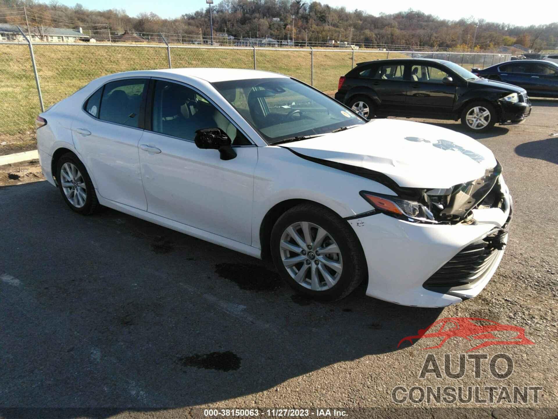 TOYOTA CAMRY 2018 - 4T1B11HK2JU100673