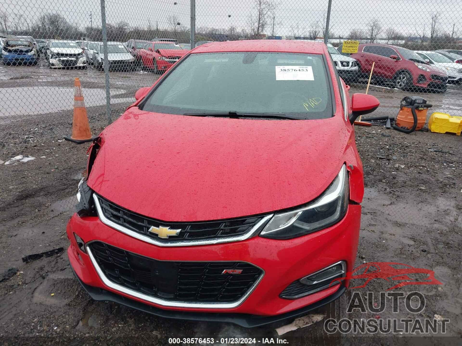 CHEVROLET CRUZE 2018 - 1G1BE5SM2J7218255