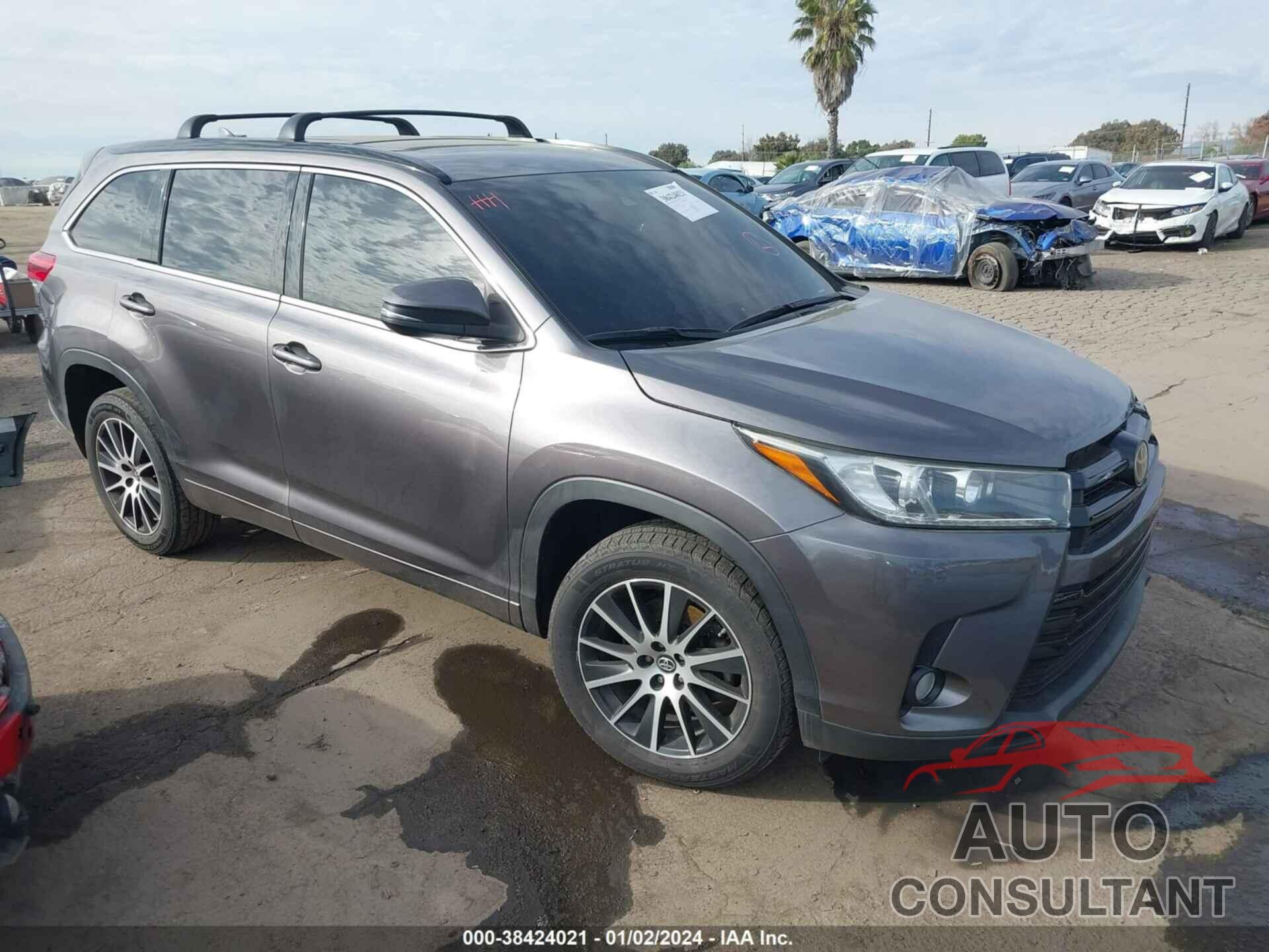 TOYOTA HIGHLANDER 2018 - 5TDKZRFH5JS527594