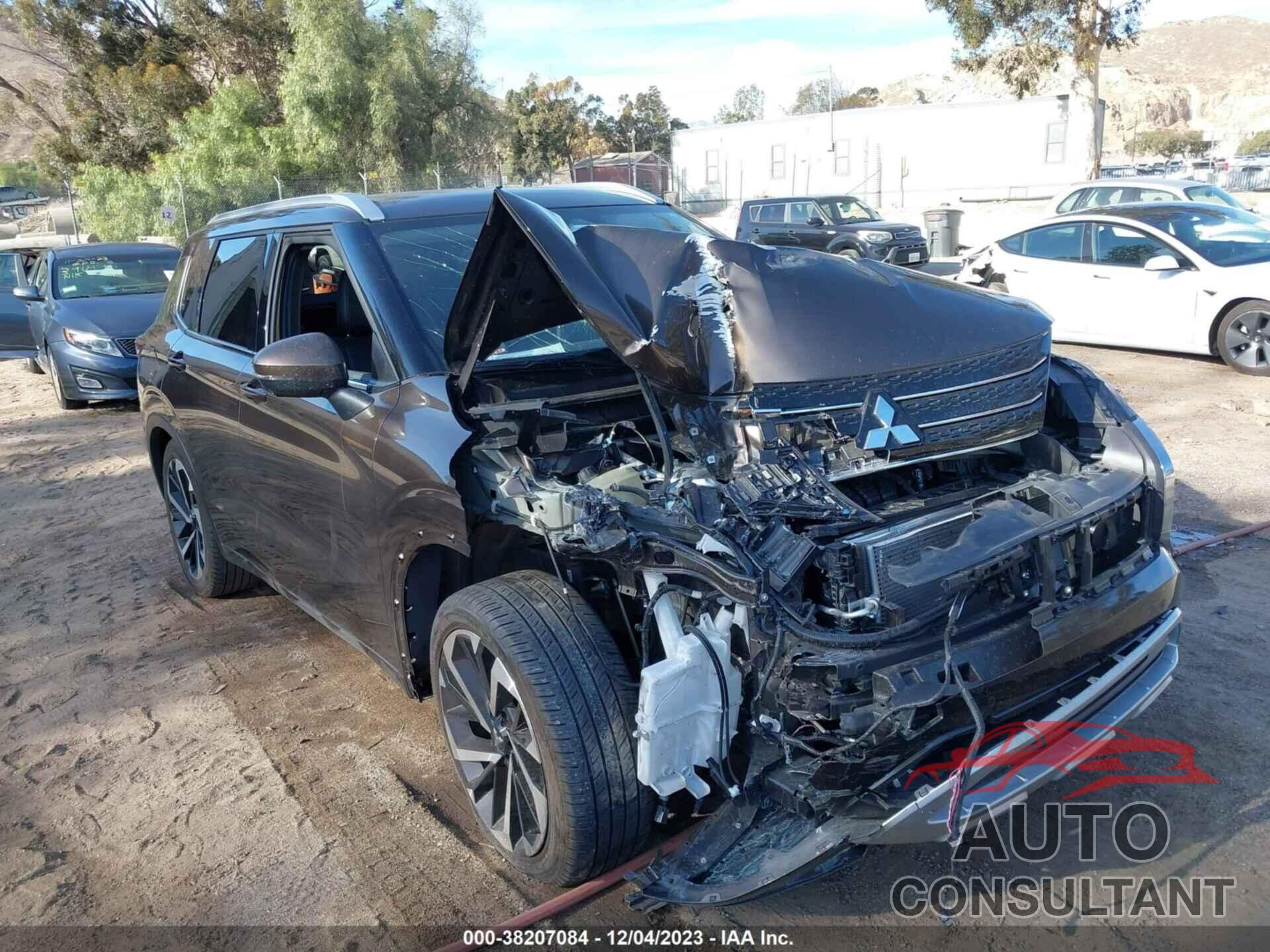 MITSUBISHI OUTLANDER 2023 - JA4J3VA82PZ043168