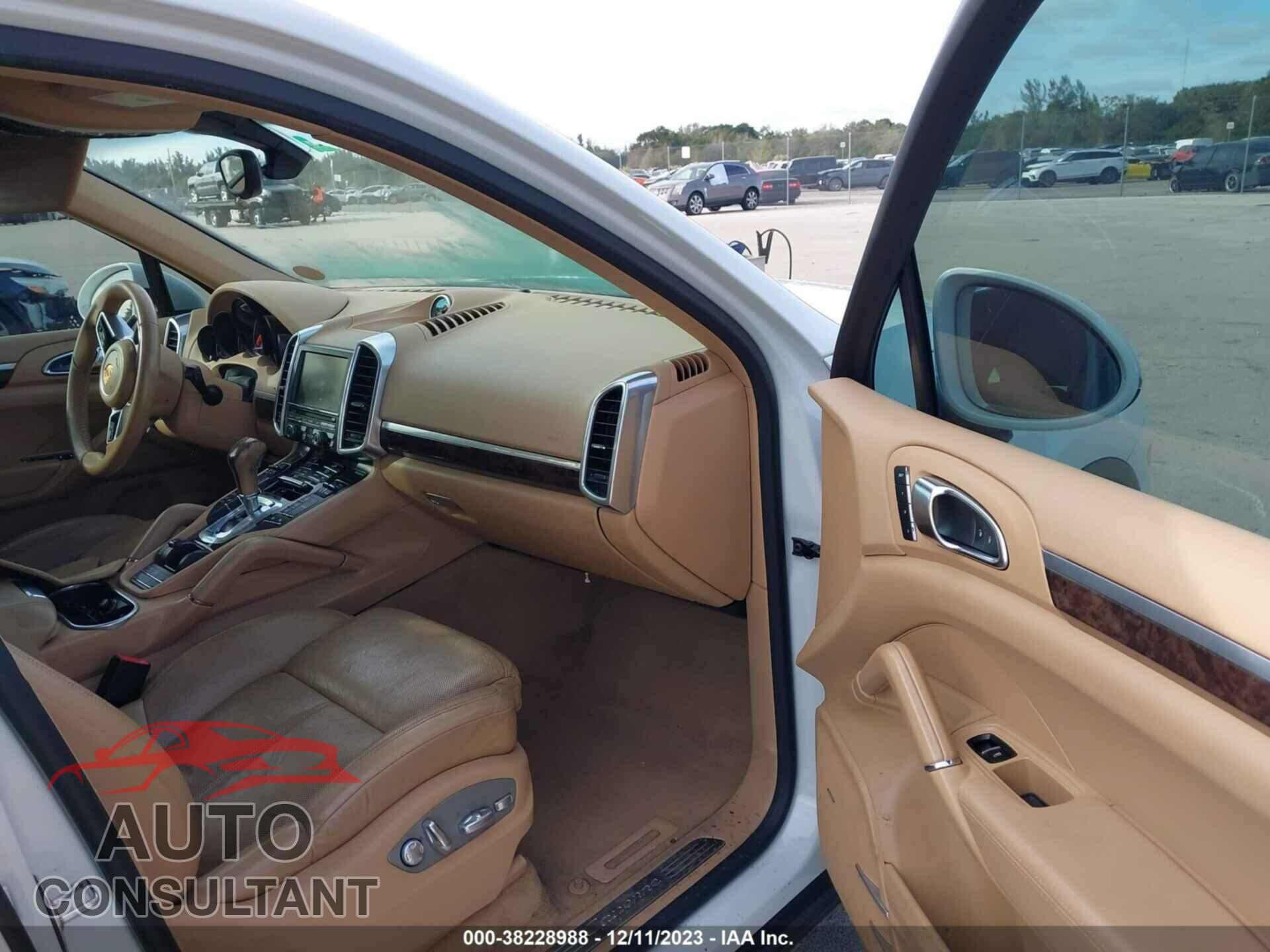 PORSCHE CAYENNE 2016 - WP1AA2A22GLA06368