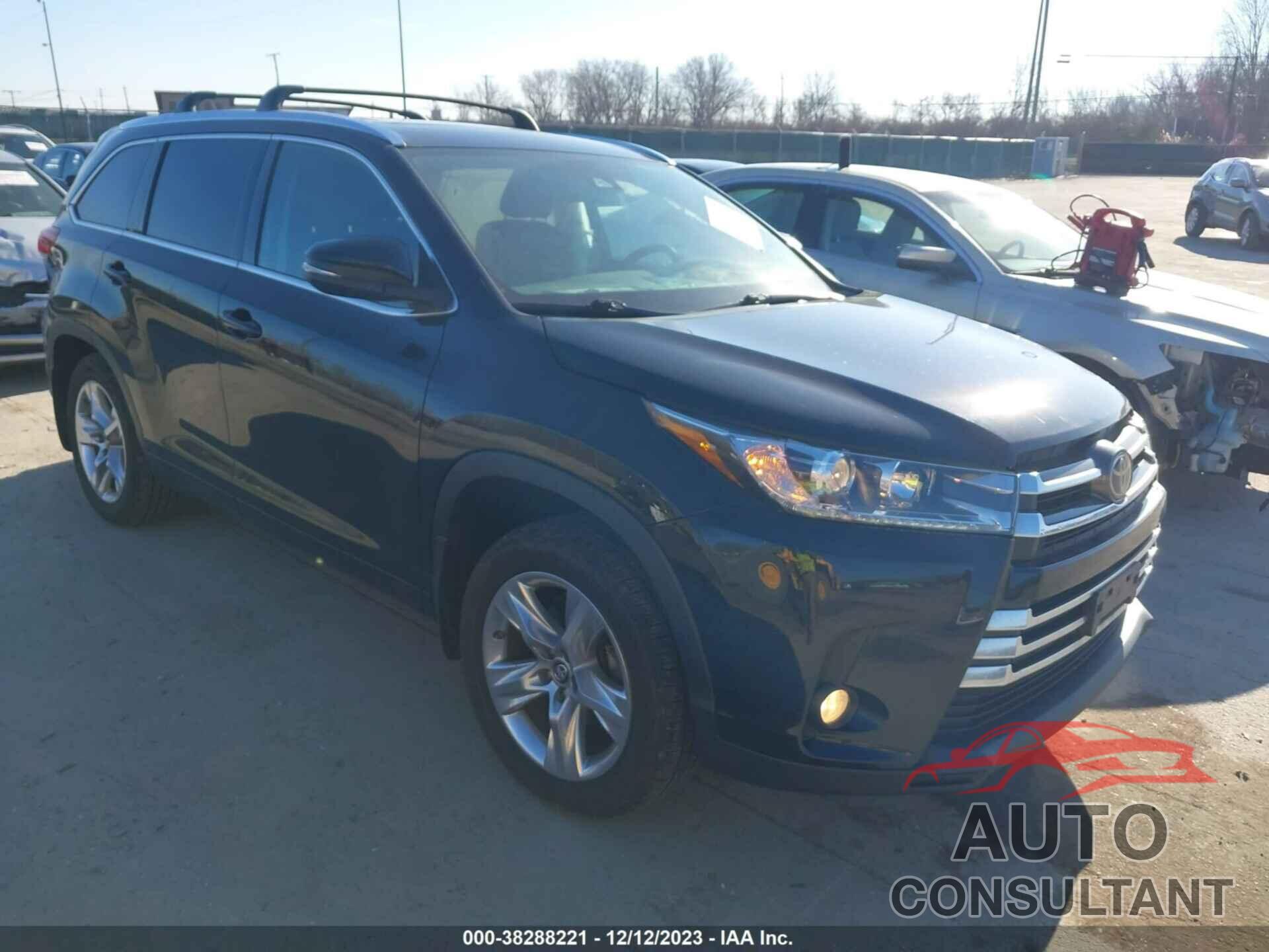 TOYOTA HIGHLANDER 2018 - 5TDDZRFH2JS883882