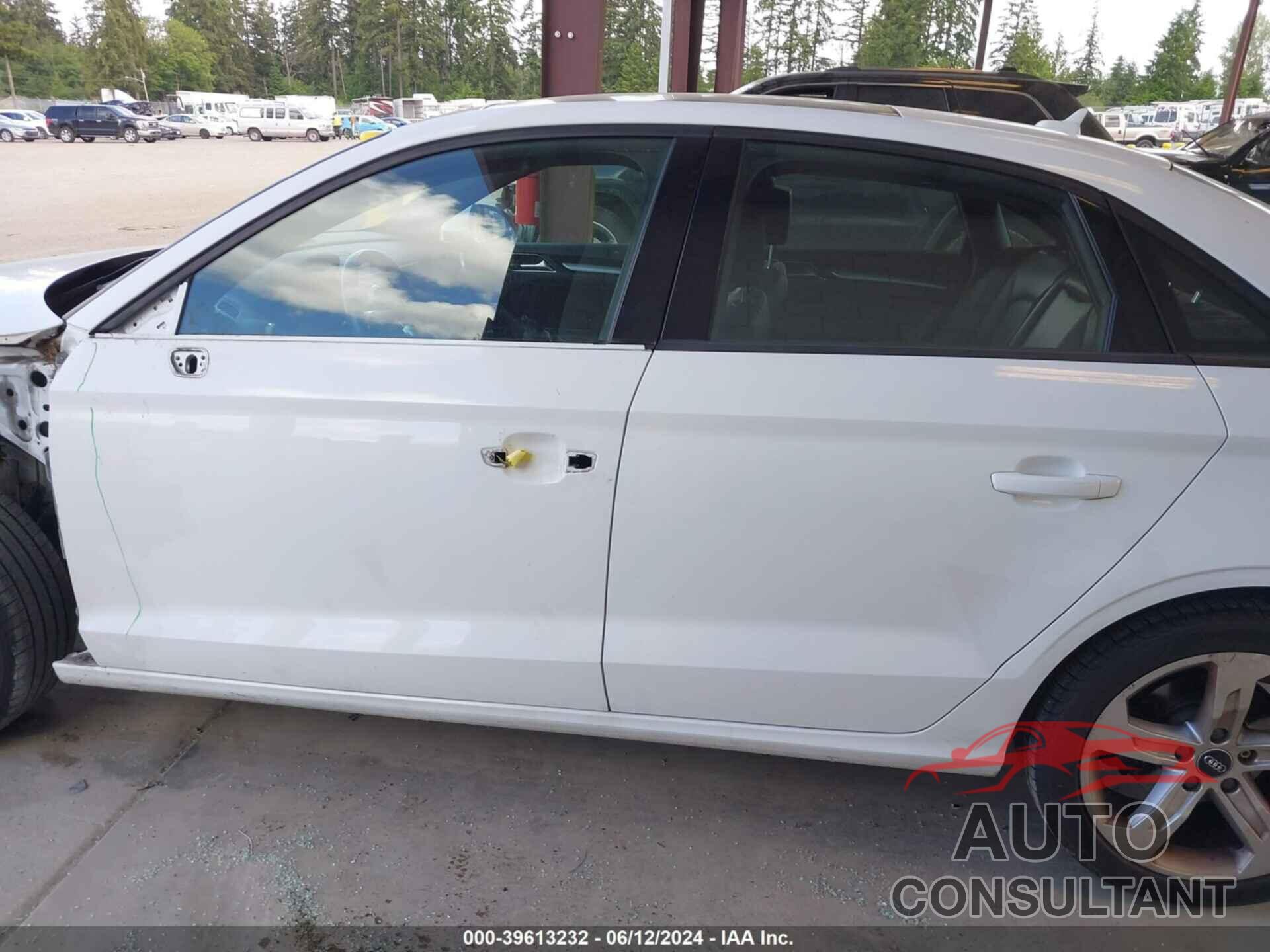 AUDI A3 2018 - WAUB8GFF5J1011736